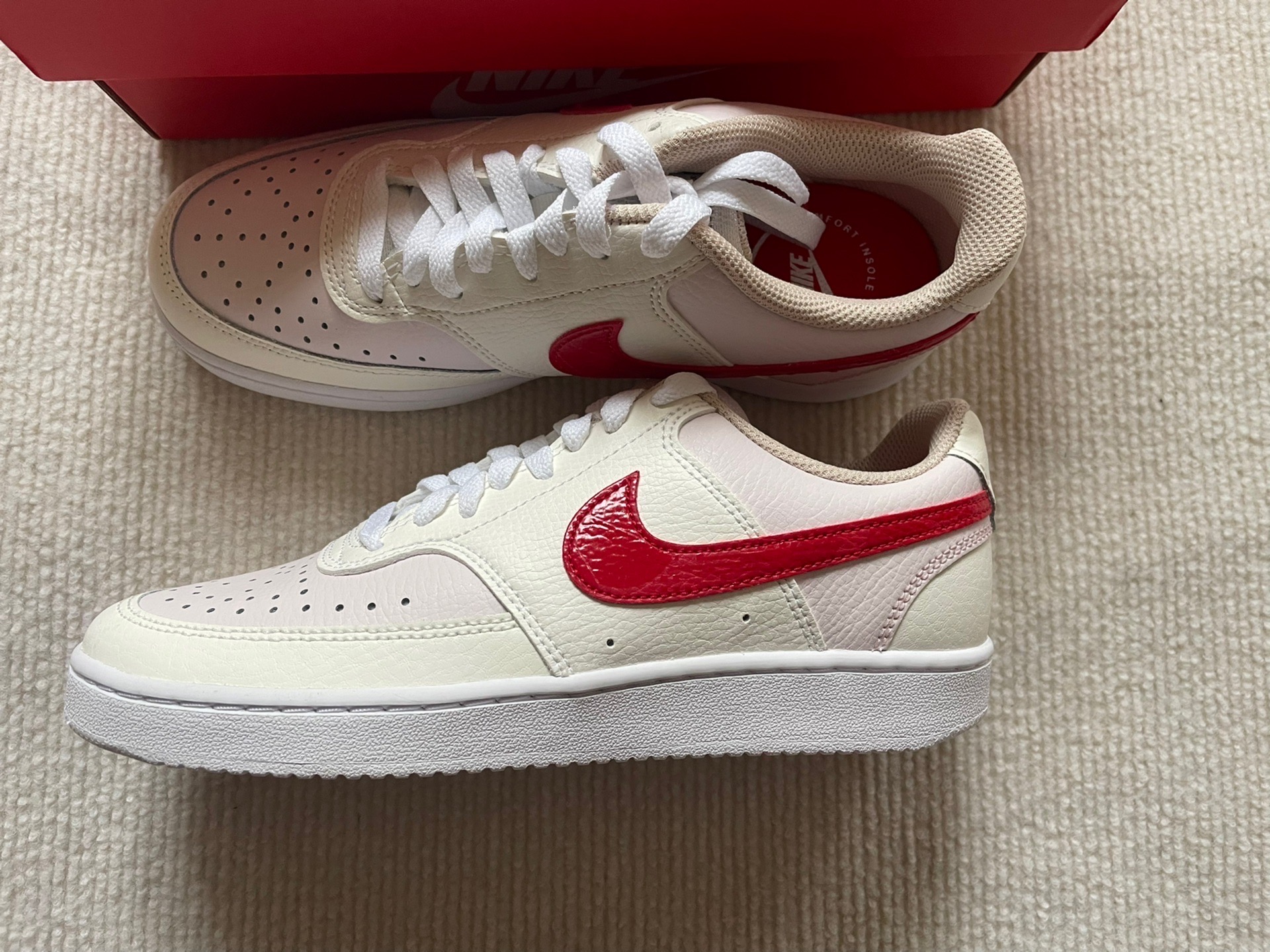 耐克女court vision红勾板鞋皮质小白鞋