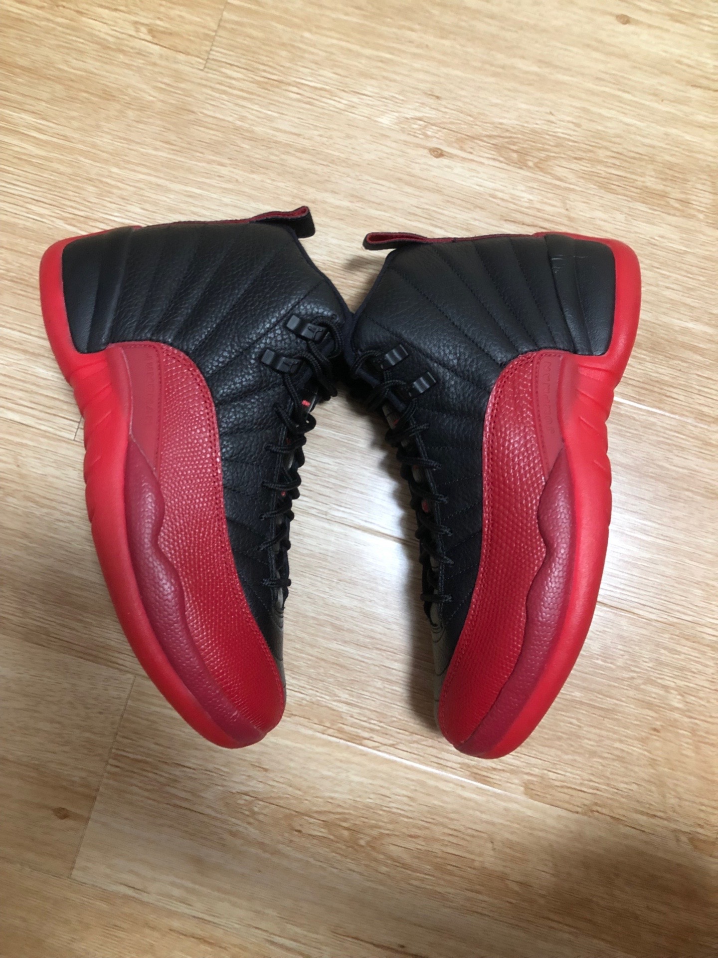 aj12黑红