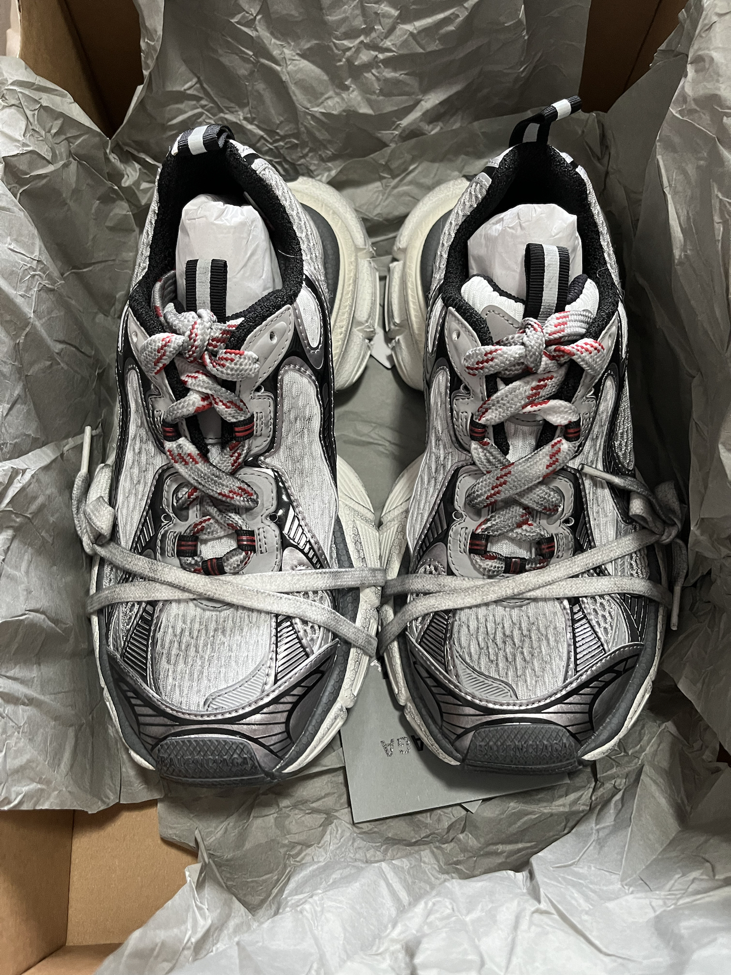 balenciaga 巴黎世家 新款3xl灰色做旧老爹鞋 搭配鞋带时尚好看