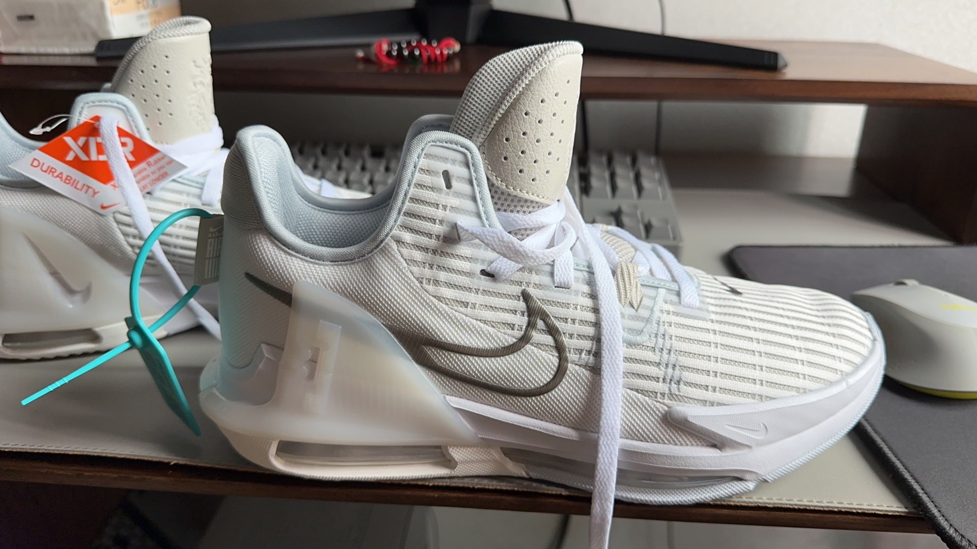 custom review-Nike Lebron Witness 6 EP 'White Metallic Pewter'