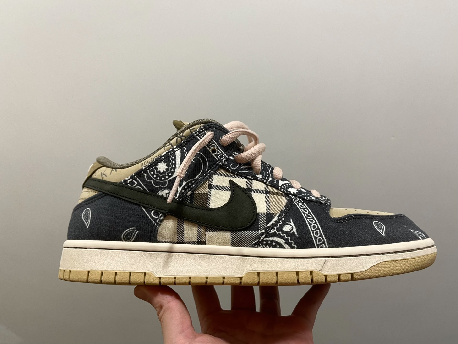 换了粉色鞋带又像新鞋一样#腰果花dunk #耐克腰花果  travis scott x