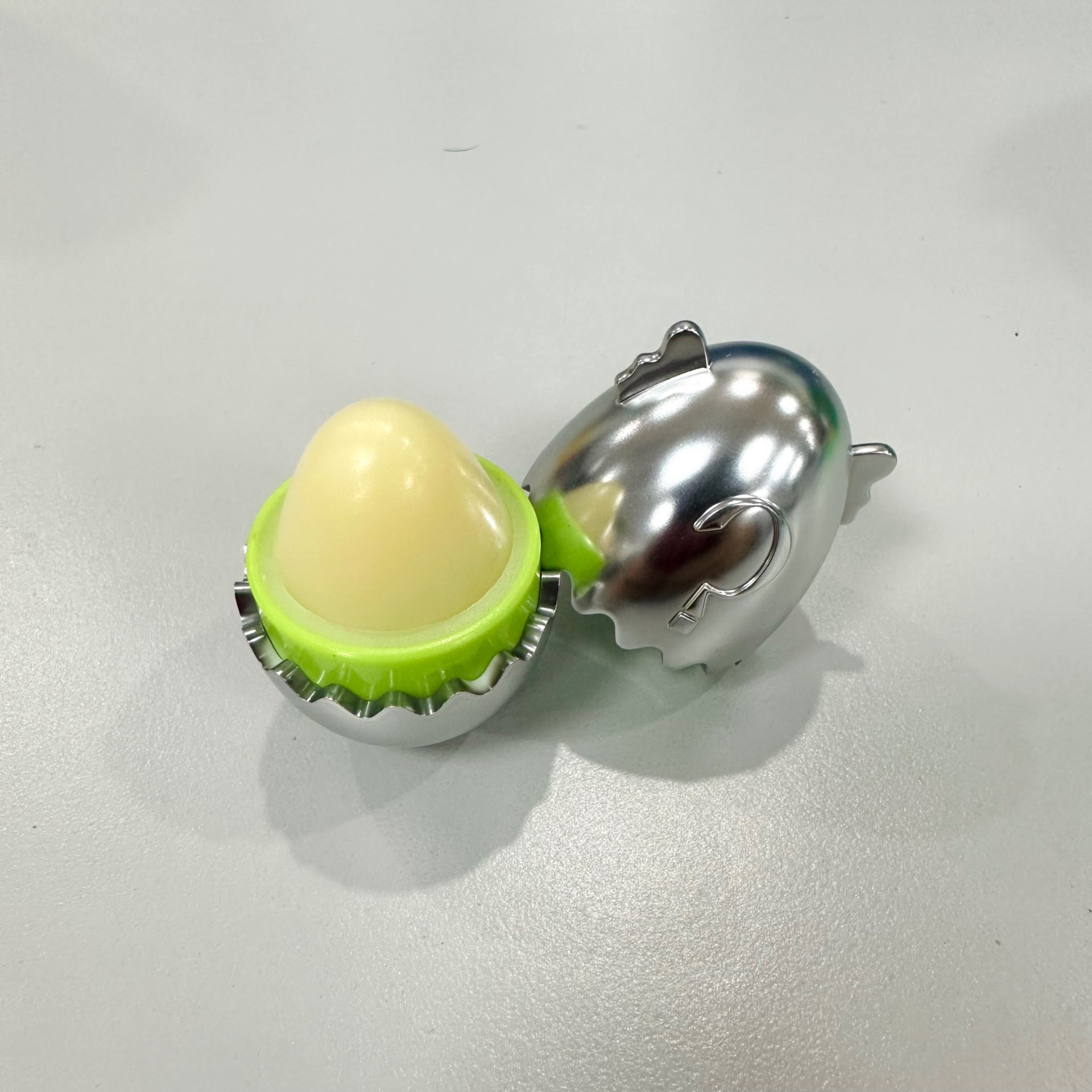 鸡蛋唇膏(唇膏蛋糕什么意思)