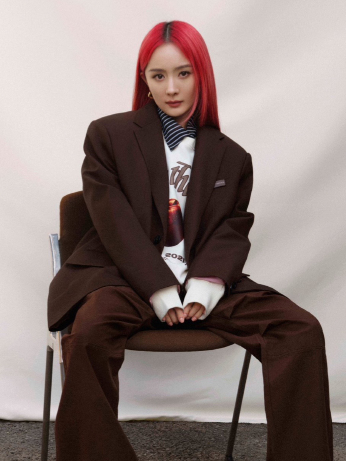 杨幂西装工装裤潮酷简约大片穿搭