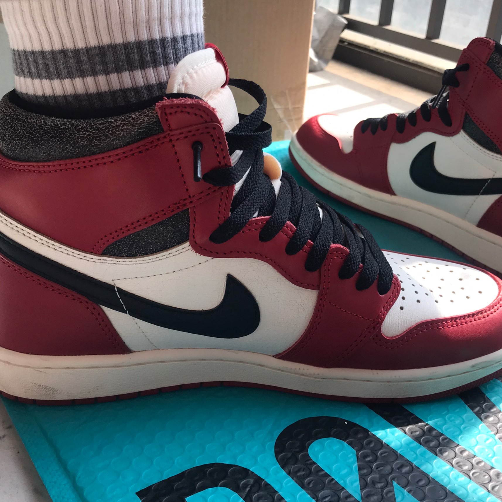 custom review-JORDAN 1 Retro High Og Chicago Lost And Found