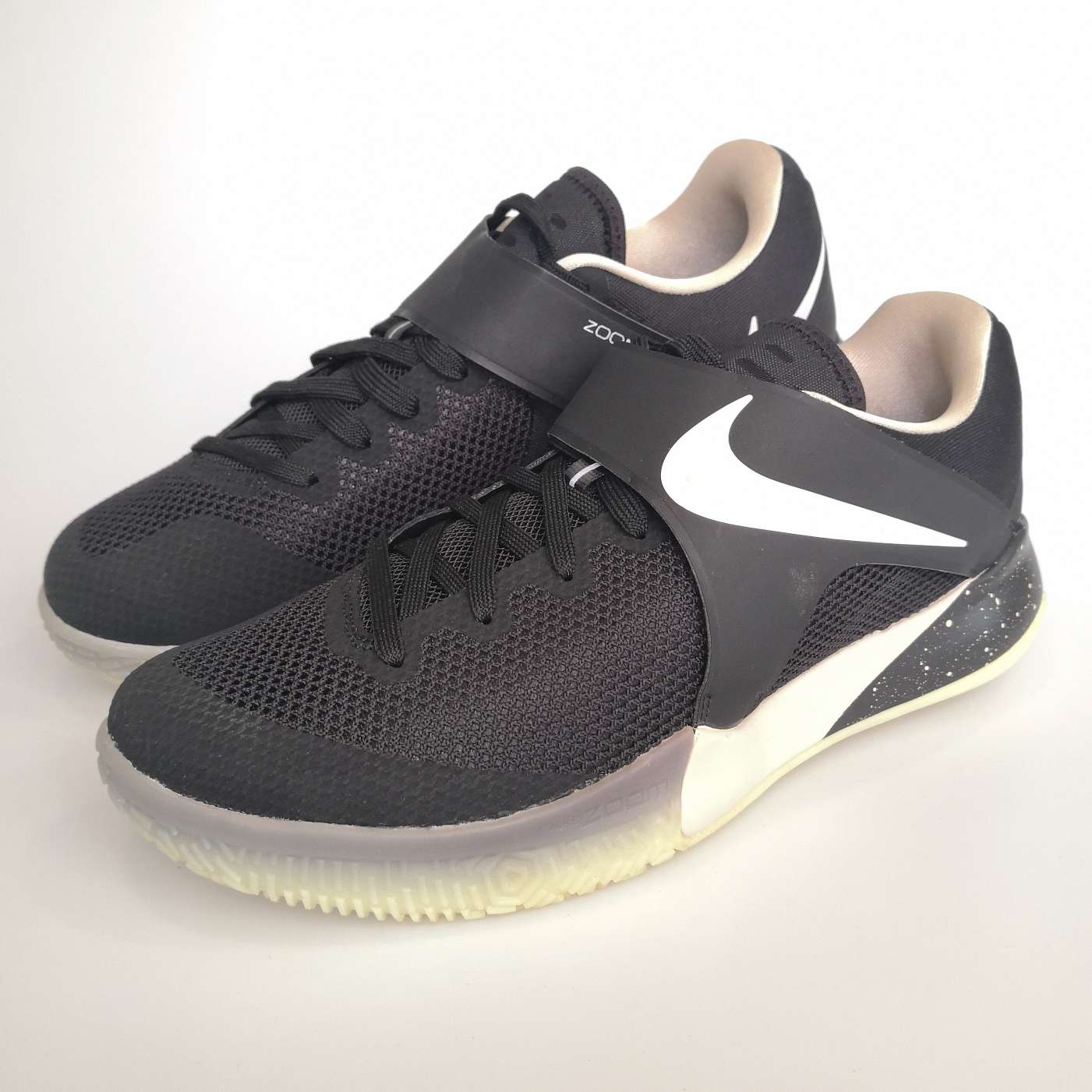 oatmeal 黑白棕 全新字母哥雄鹿队别注版,鞋底夜光效果,鞋标鞋盒被盖