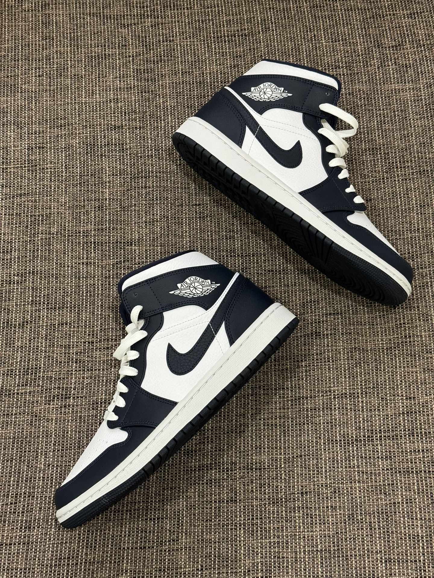 aj1鞋盒黑曜石图片