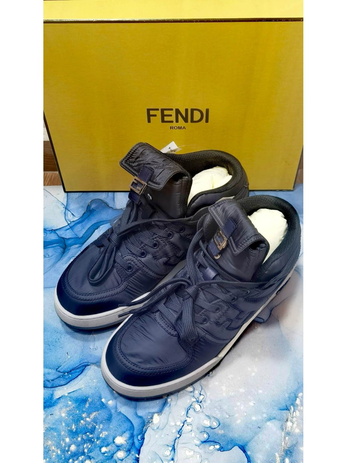 FENDl男鞋图片