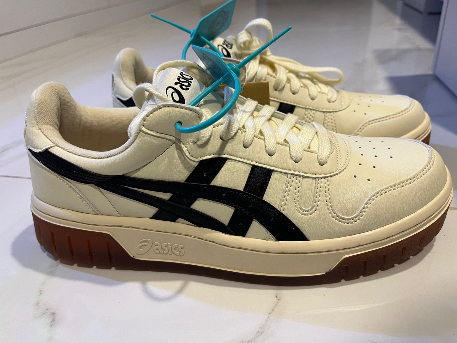 custom review-Asics Court Mz Cream Black Gum
