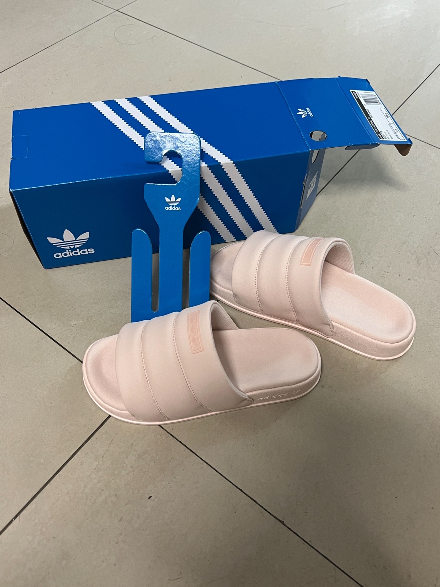 阿迪达斯女款拖鞋真的太好看噜