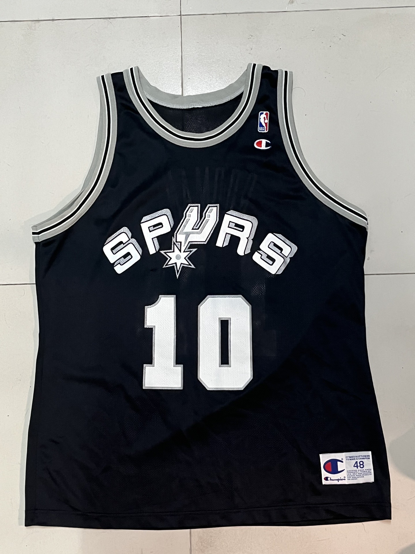 看看元年冠军rep马刺罗德曼球衣