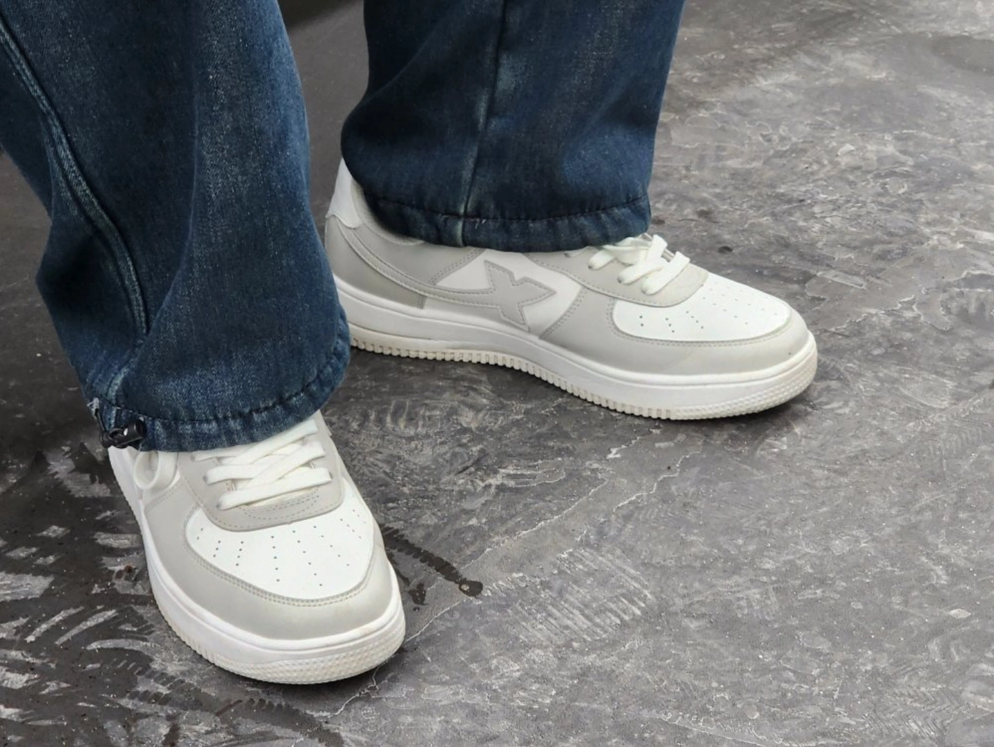 经典款特步板鞋