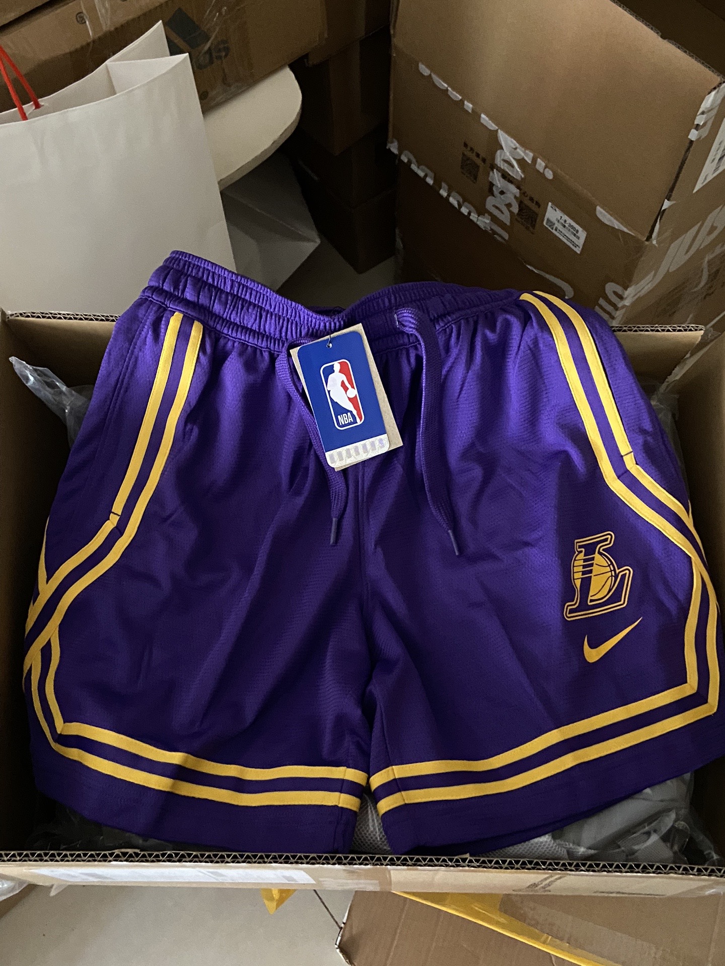 78紫金湖人配色|耐克大童运动短裤05