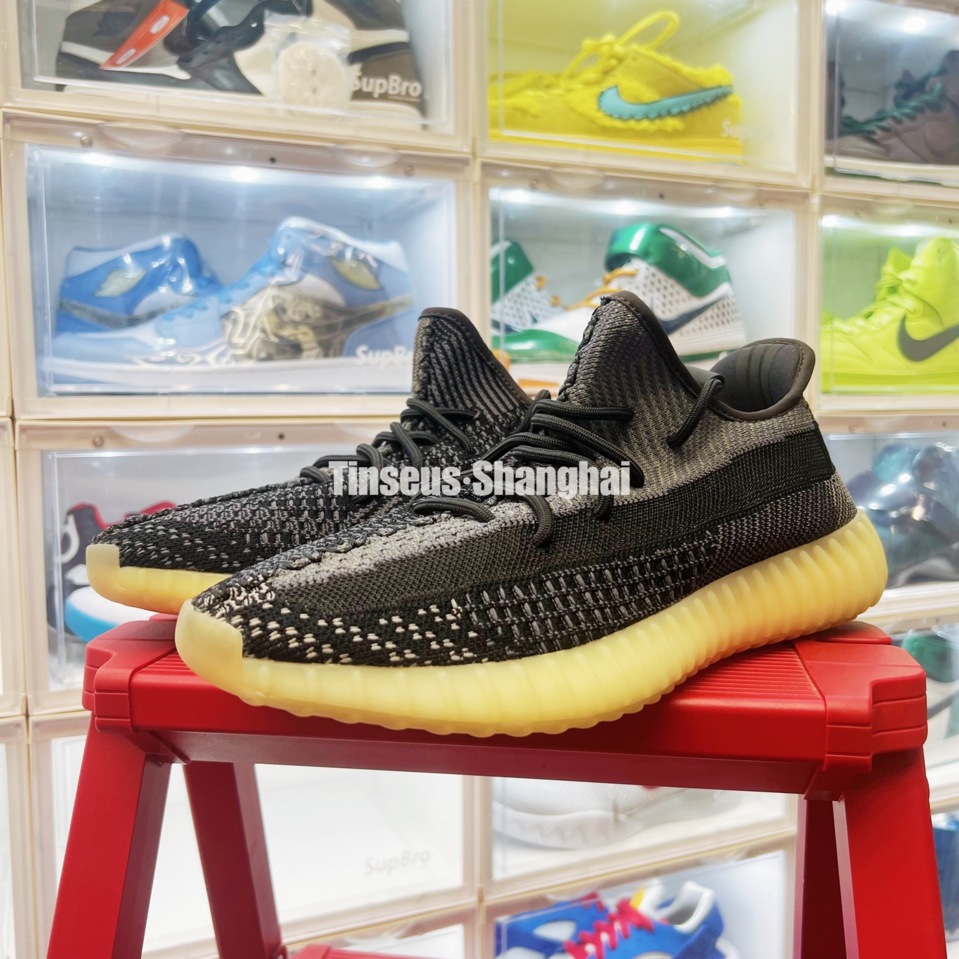 yeezy 350 v2 黑芝麻