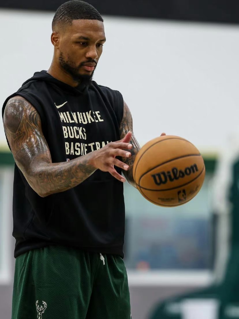 利拉德训练中上脚新配色dame8 extply