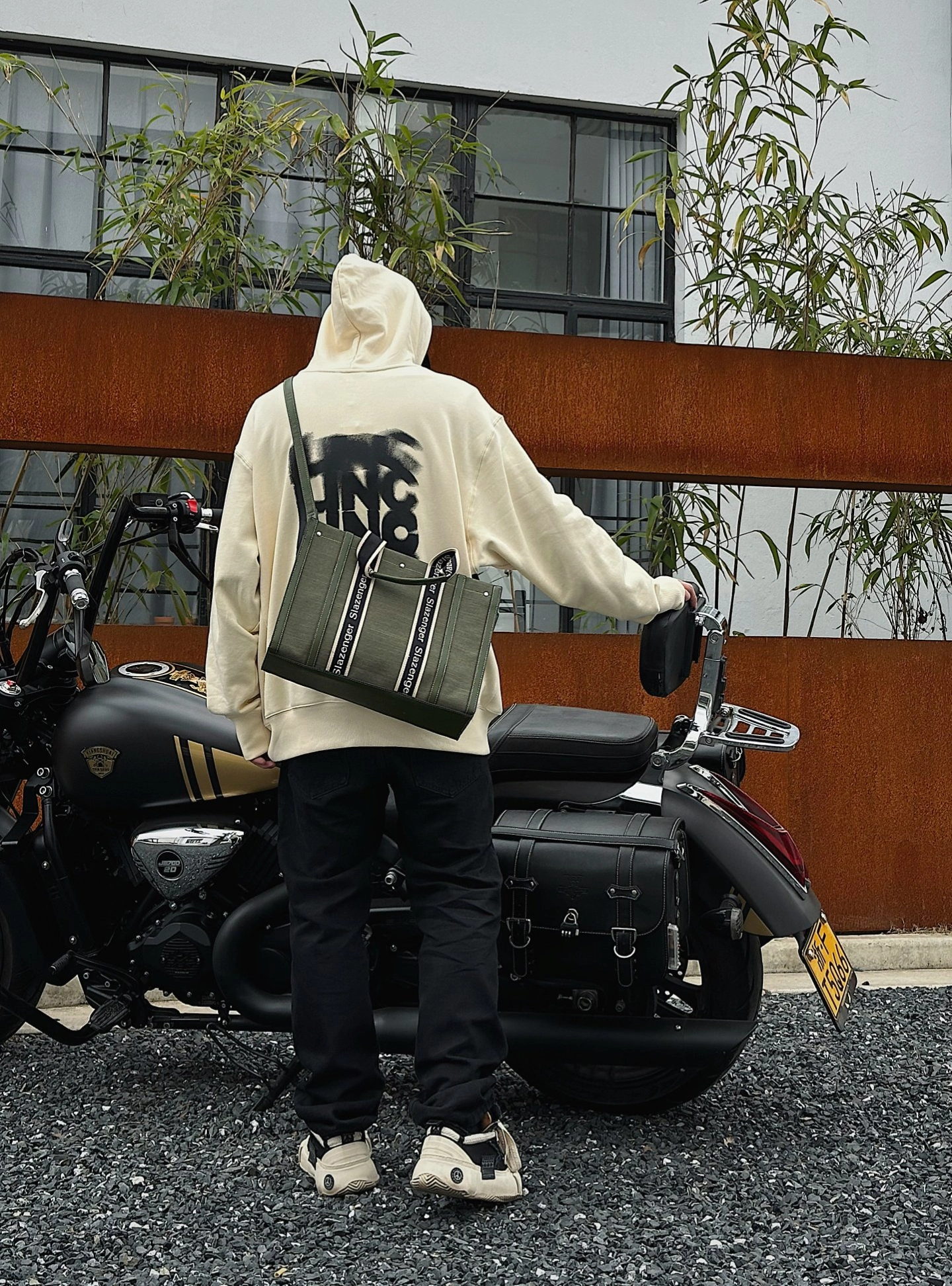 原来托特包男生背也很好看啊