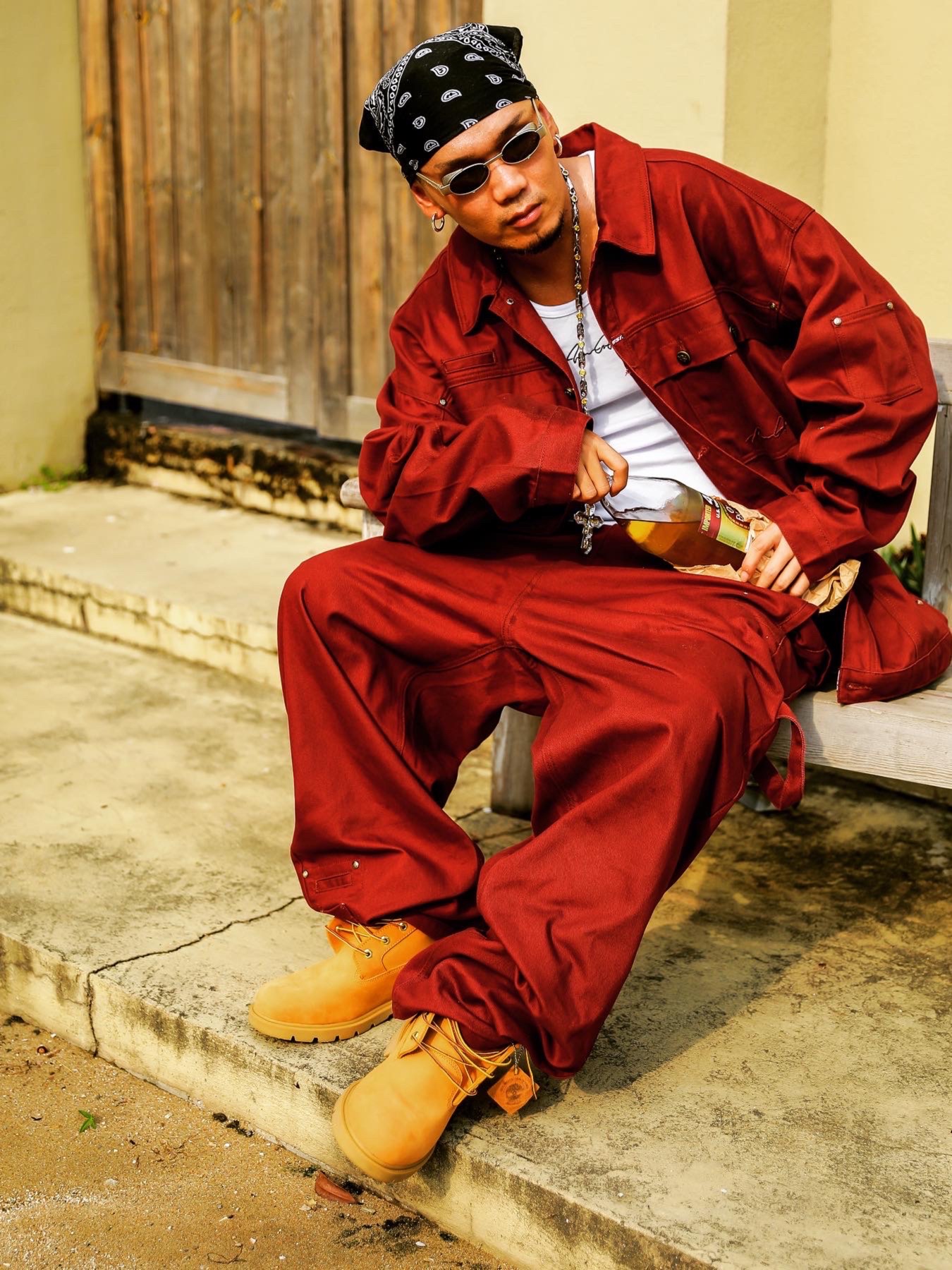 过渡期,这个时期无论音乐还是外在穿着,即有 new school hipop富有