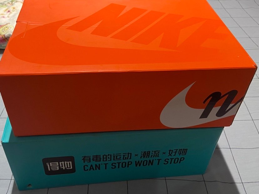 sacai联名nike解构开胶图片