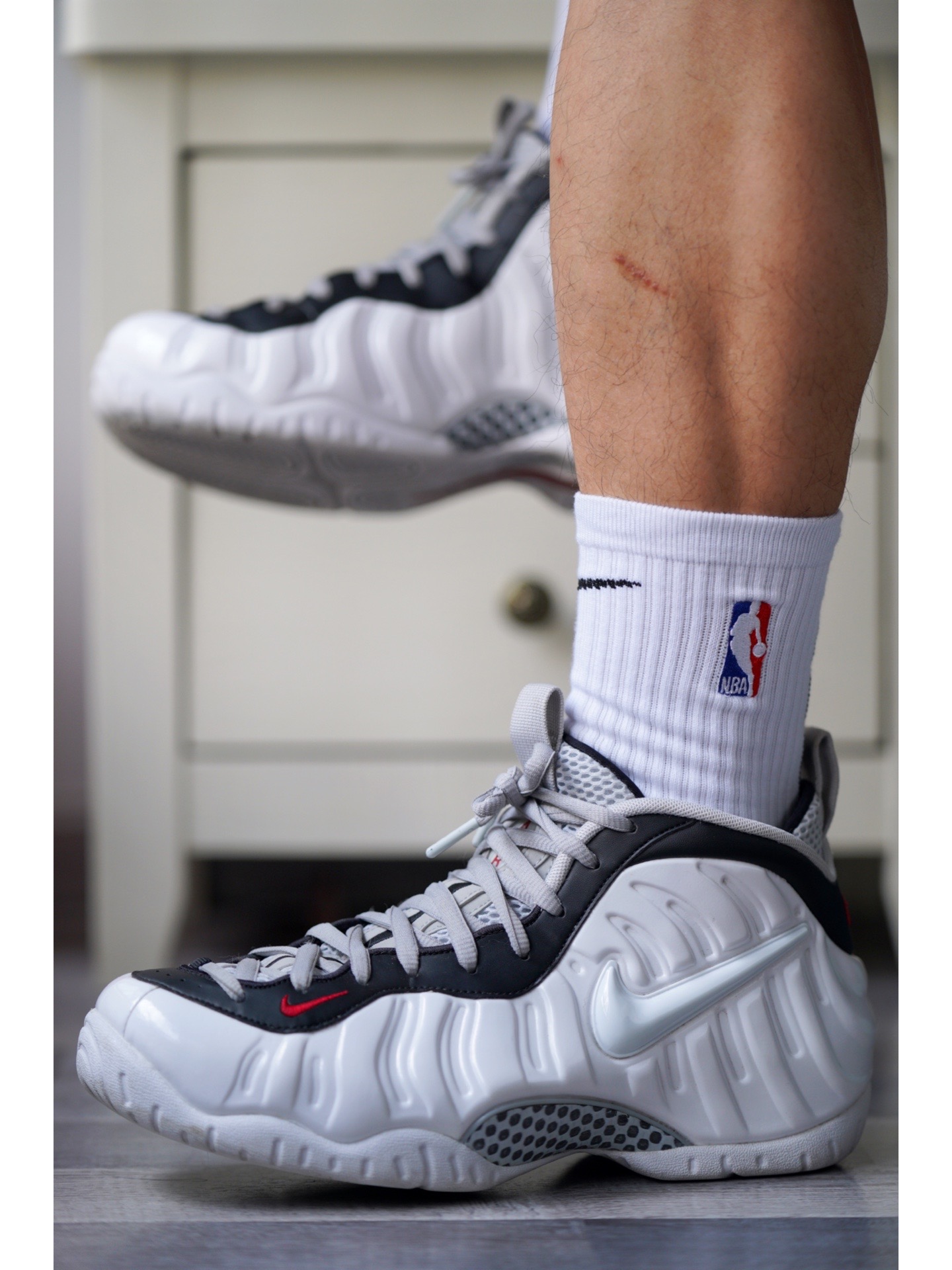 耐克奶白喷泡和耐克nba运动袜
奶白喷泡这双鞋 说过很多次了!好看!
