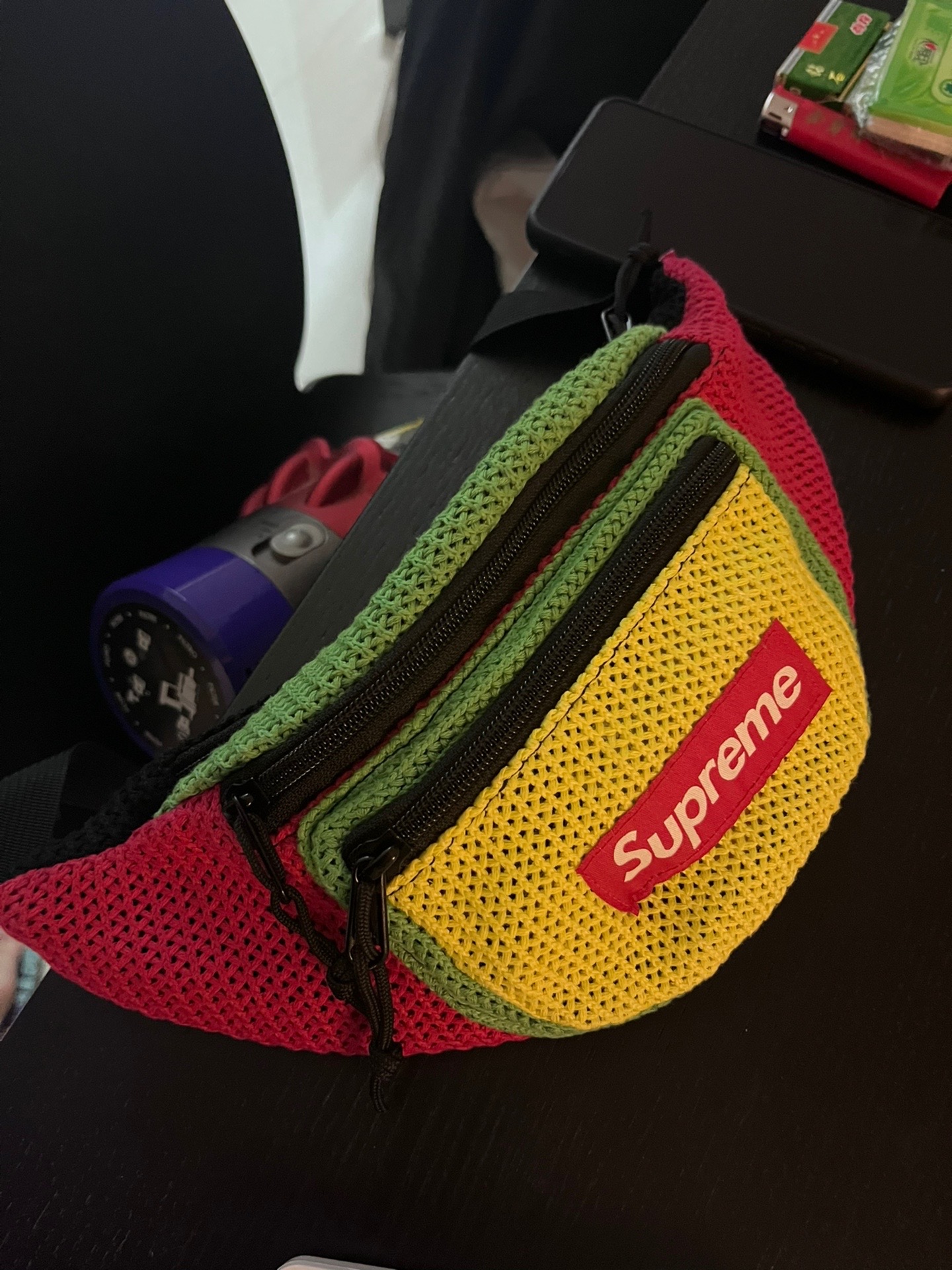 不过千拥有的supreme腰包