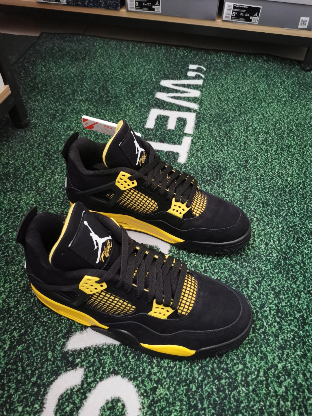 custom review-Jordan 4 Retro Thunder 2023