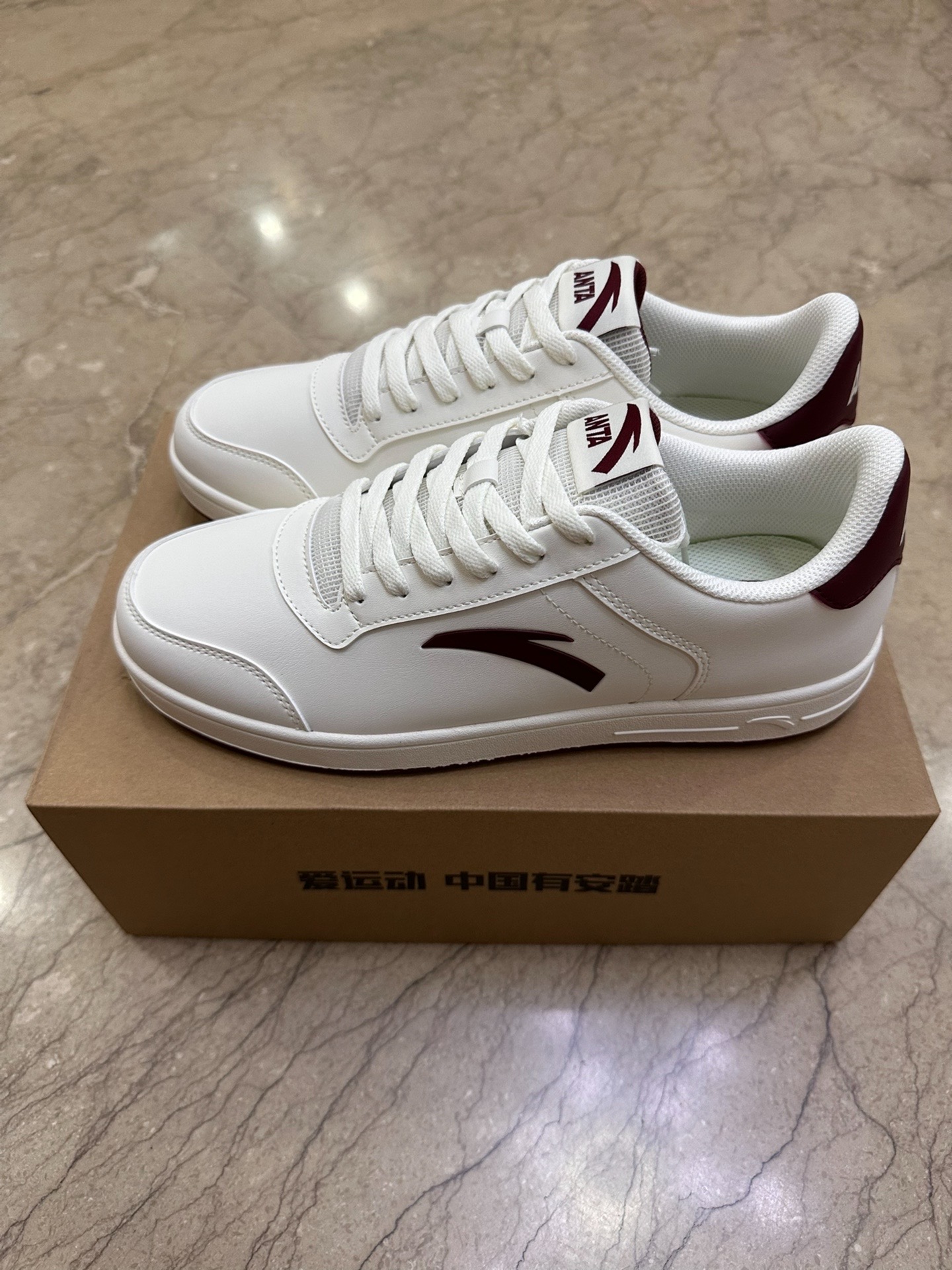 安踏新款板鞋也太好看了叭