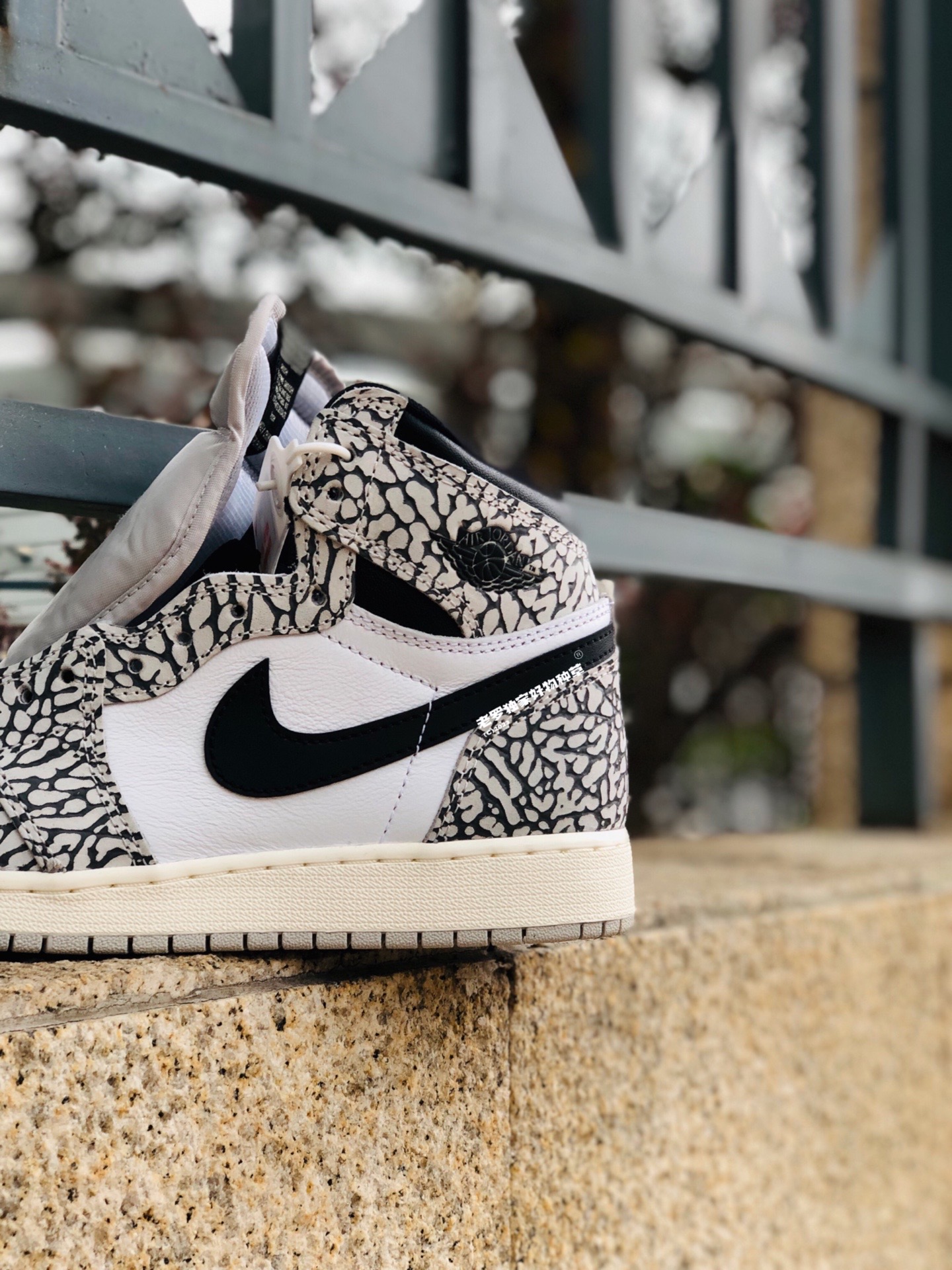 新品 NikeAirJordan 1 HighOG White Cement\" Air Jordan 1 High OG White Cement Review& On foot - YouTube