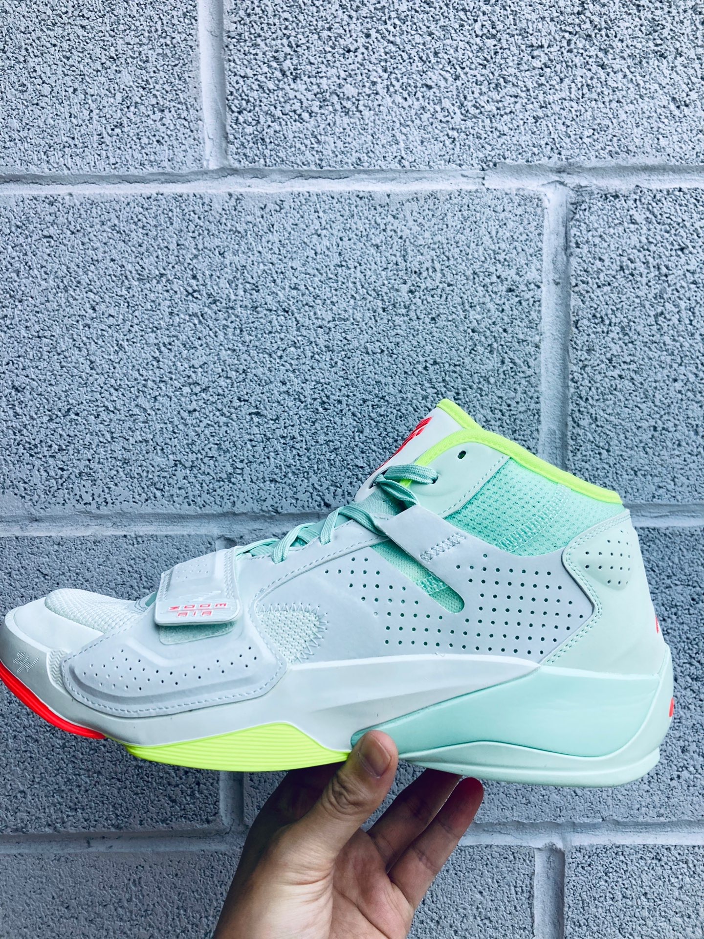 zion2这个配色太亮了