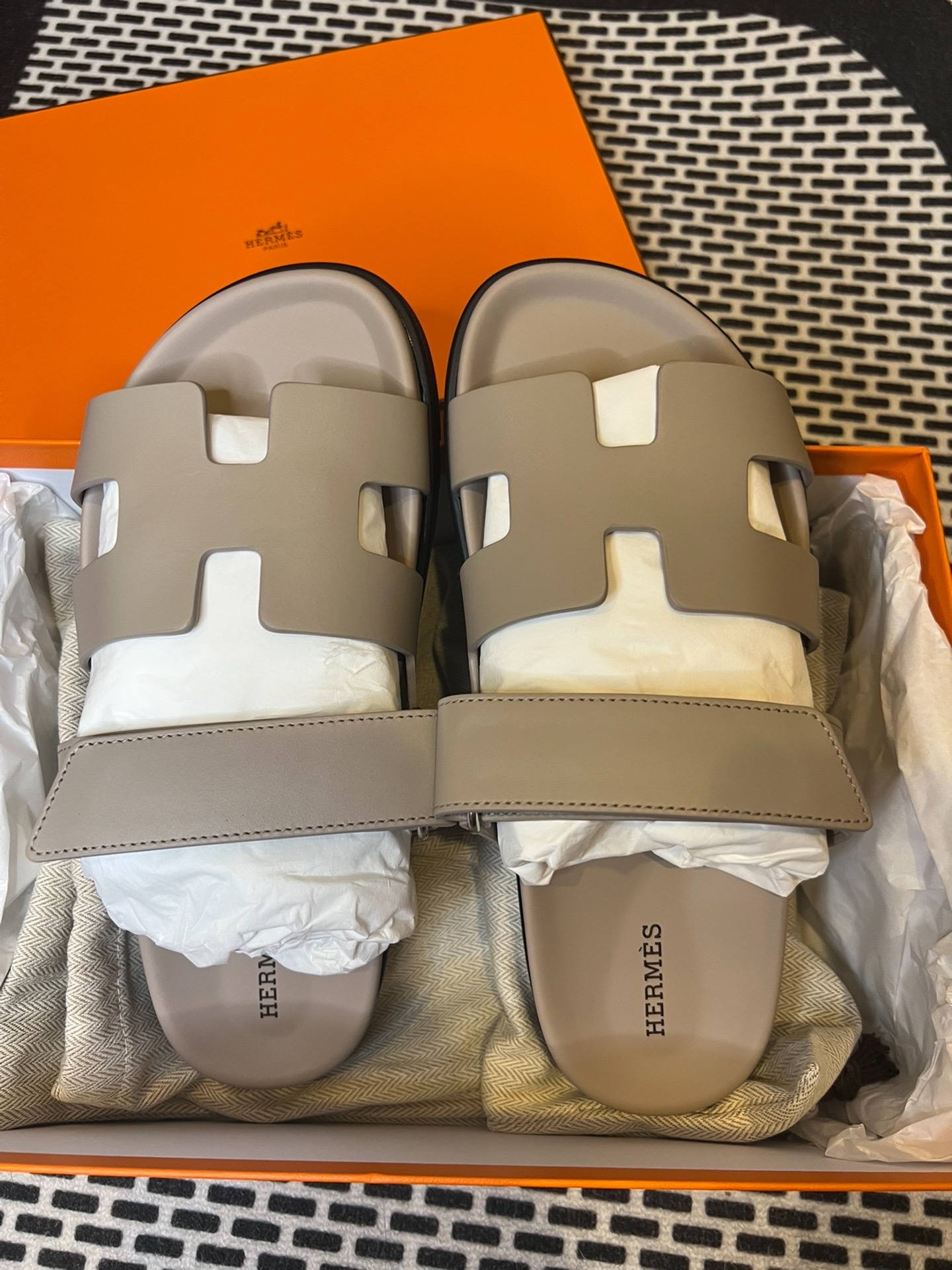 爱马仕hermes chypre二舅鞋 奶茶色小牛皮机能风凉鞋