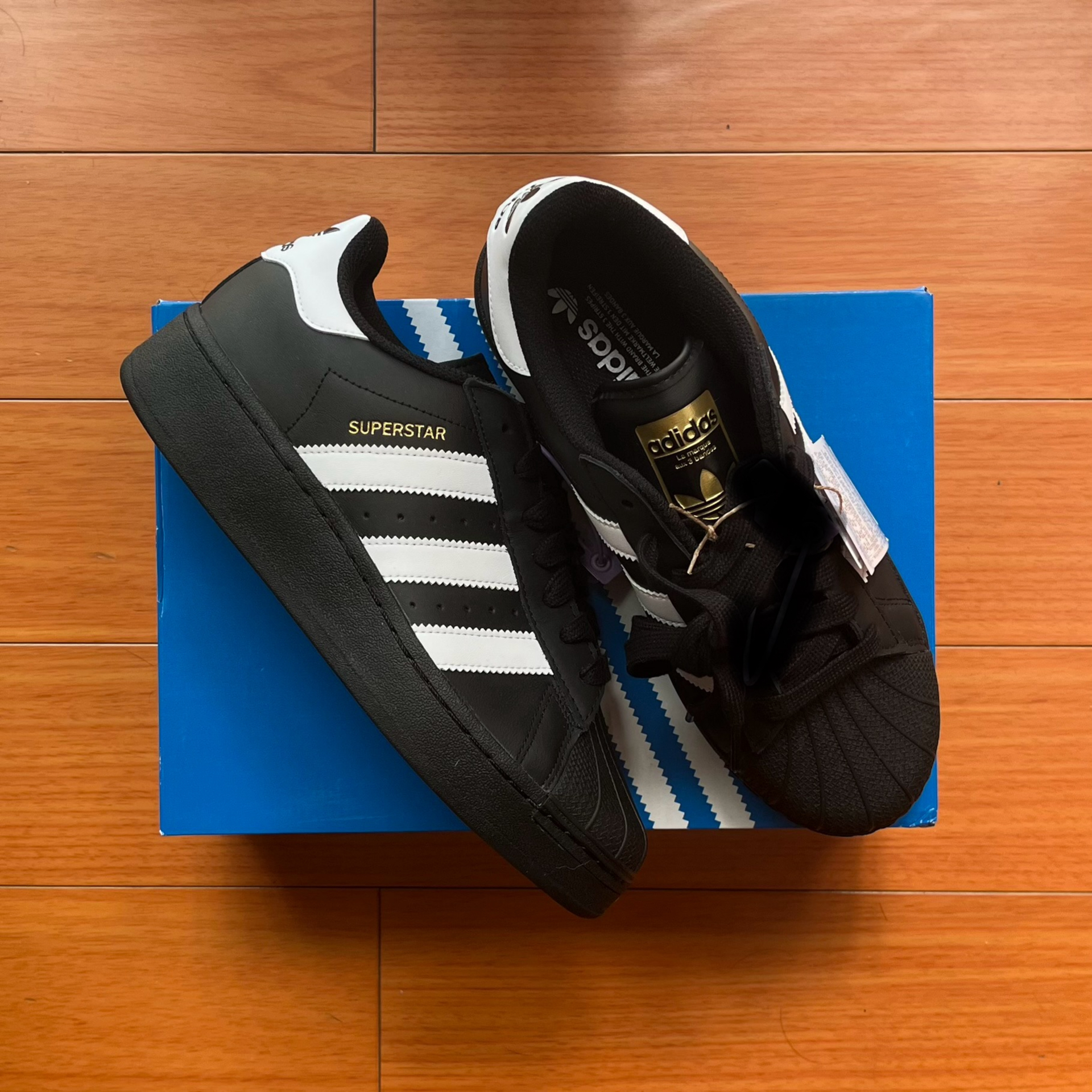 adidas三叶草黑色贝壳头厚底