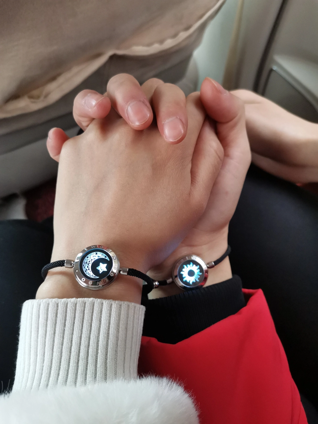 情侣手链之情侣智能感应手链