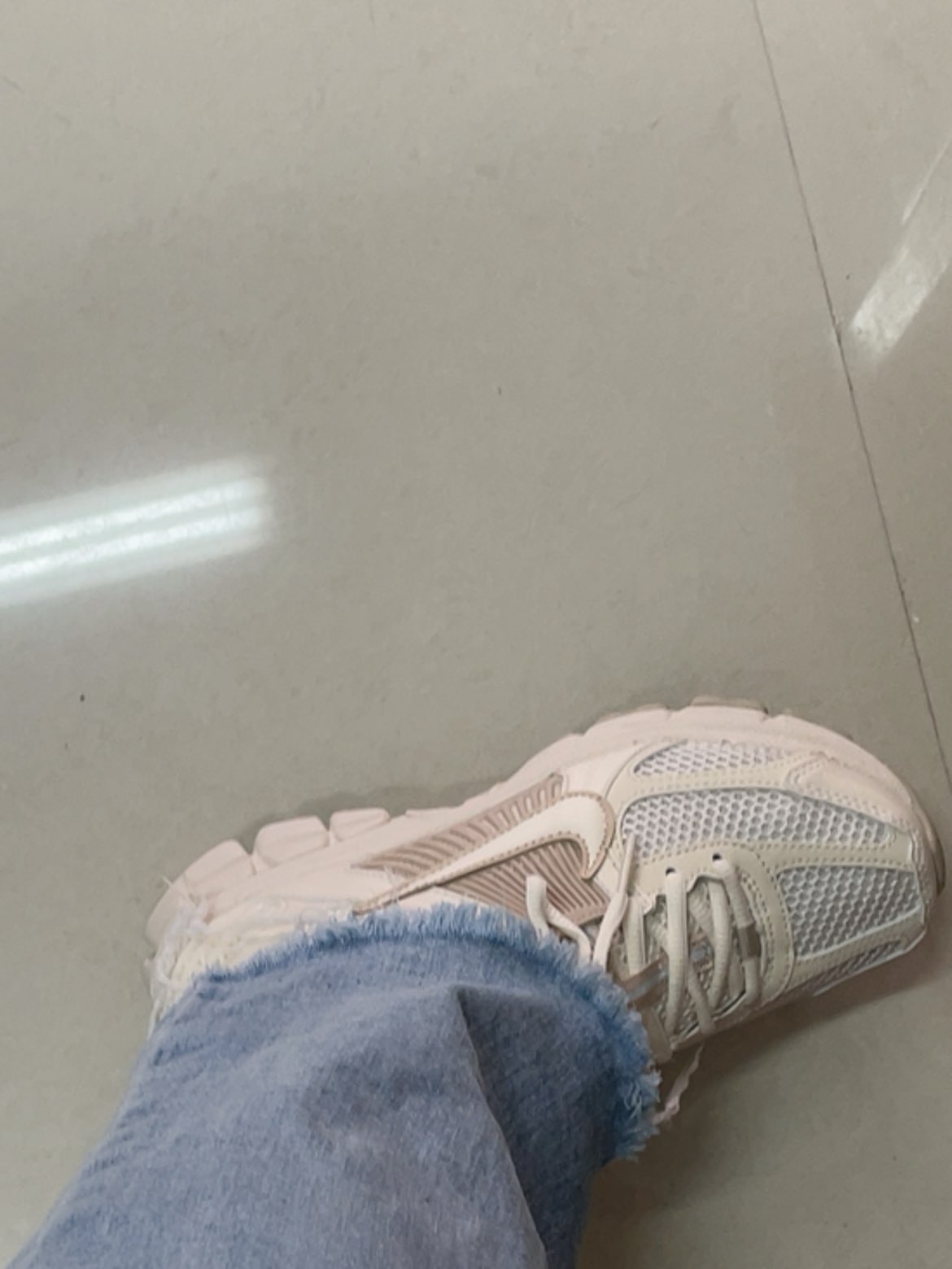 custom review-Nike Zoom Vomero 5 Sail Light Orewood Brown Women's