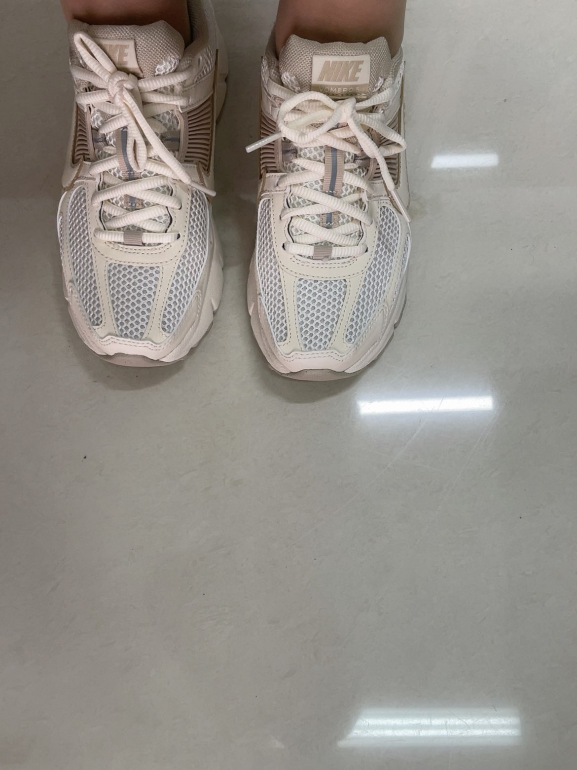 custom review-Nike Zoom Vomero 5 Sail Light Orewood Brown Women's