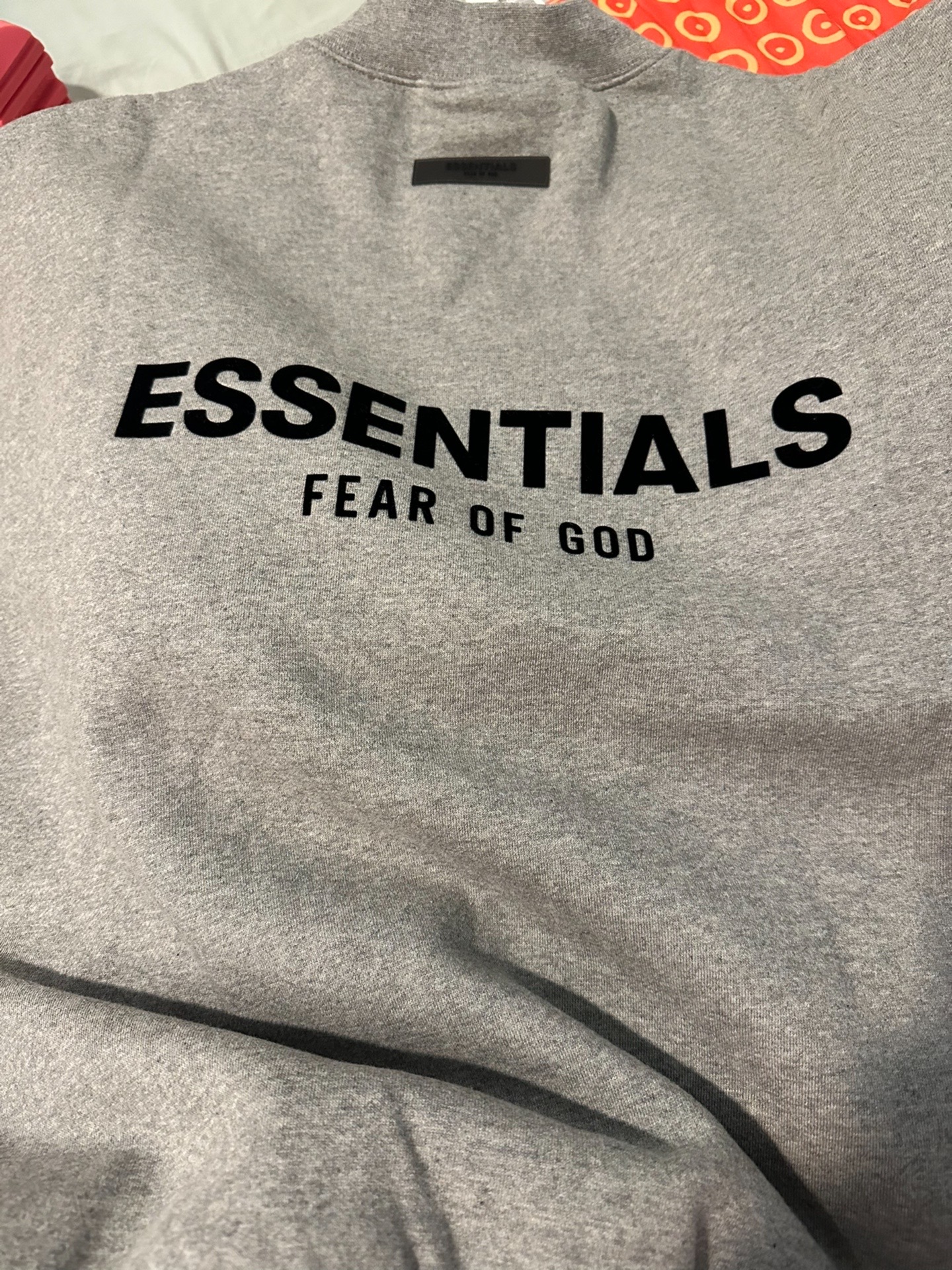 essentials手机壁纸图片