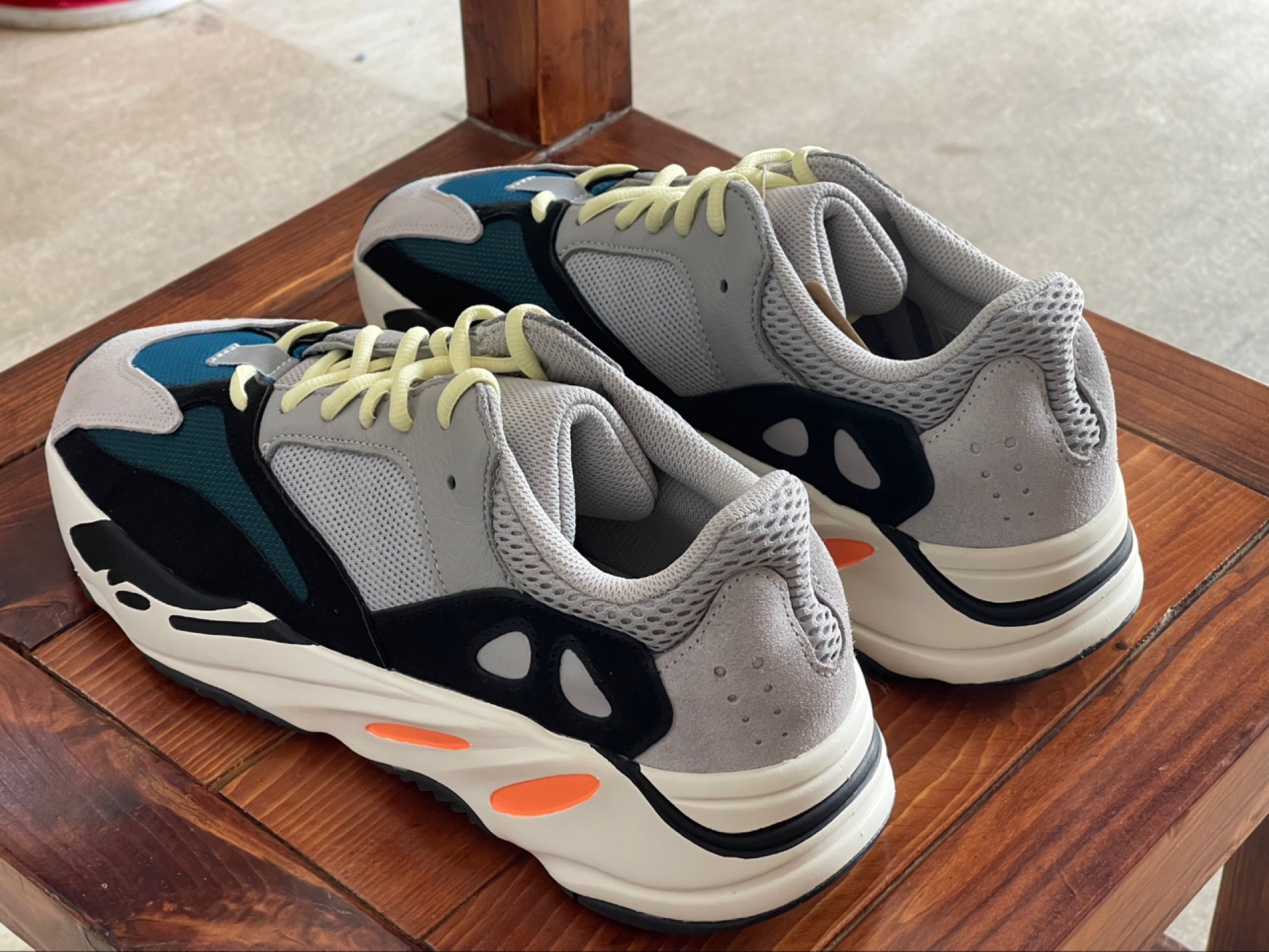 yeezy 700 og配色