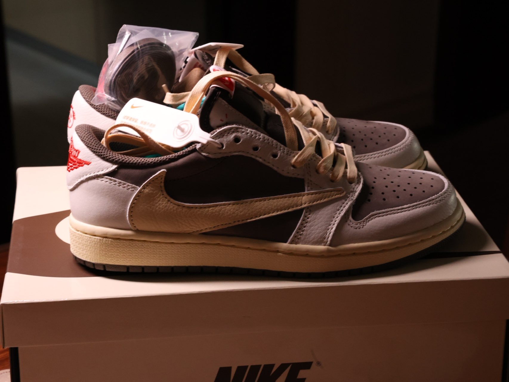 custom review-Jordan Travis Scott Jordan 1 Reverse Mocha