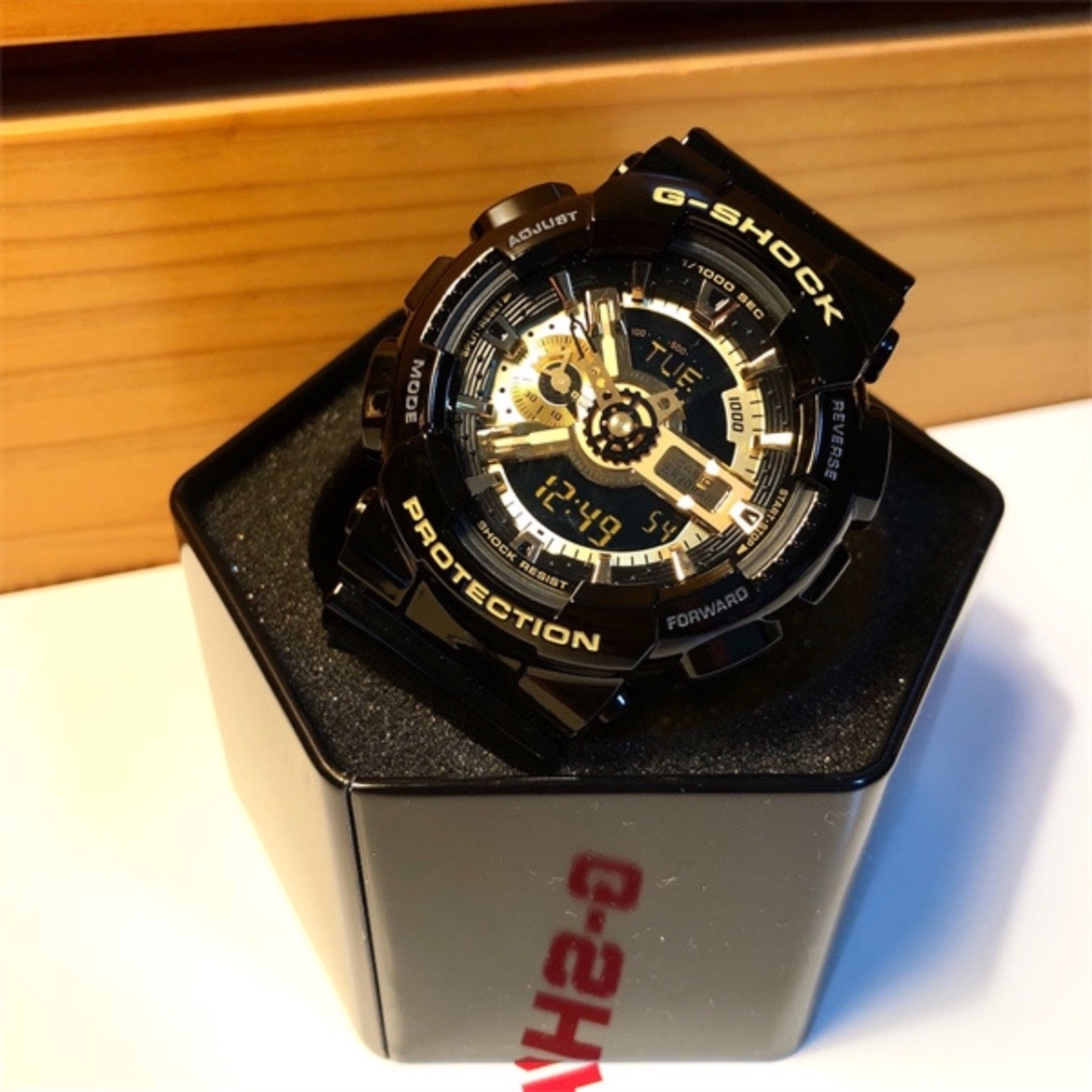 一只能让你outfit齐整的卡西欧ga110gb1a黑金手表