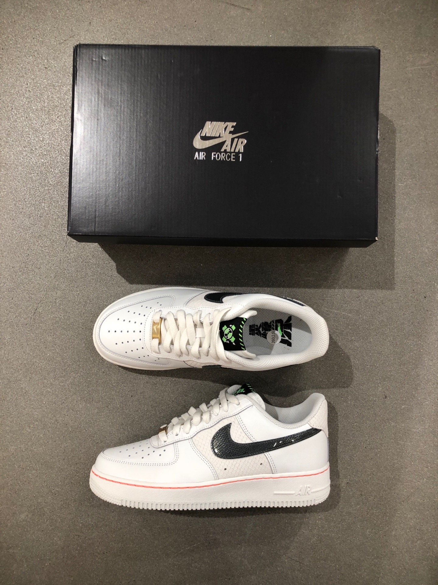 镭射炫彩nike air force 1