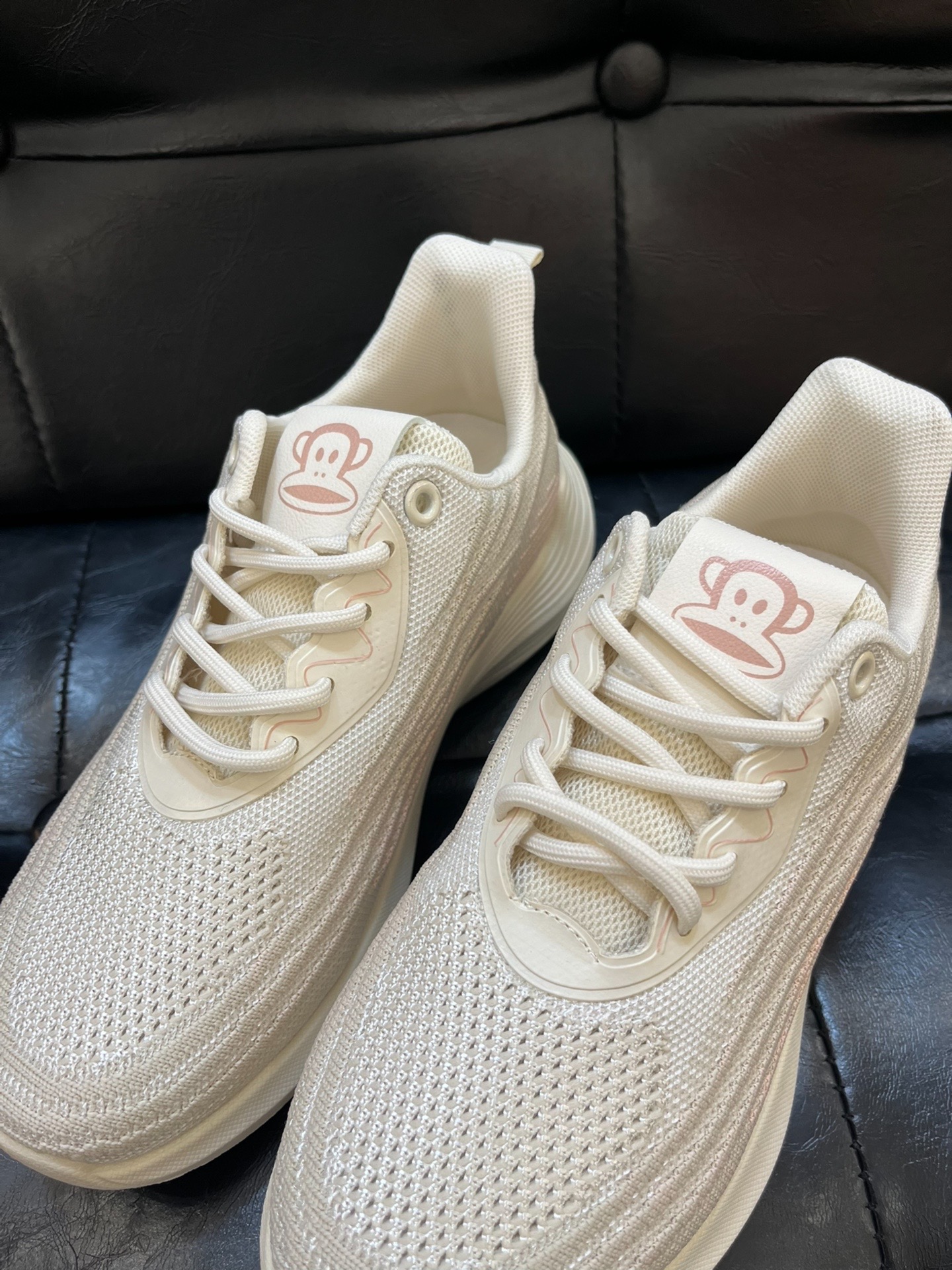 软软糯糯的大嘴猴运动鞋好香啊!