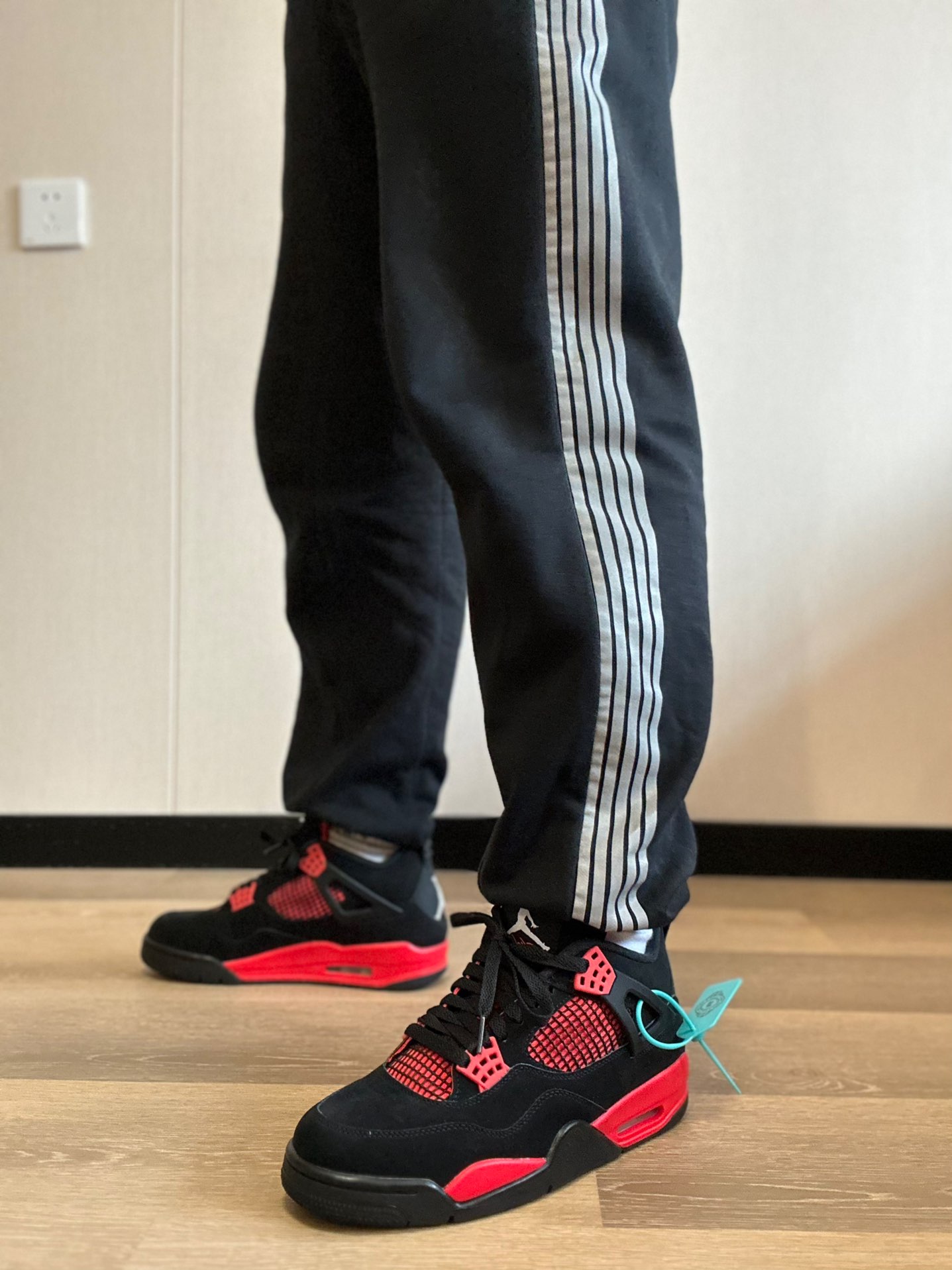 custom review-Jordan 4 Retro 'Red Thunder'