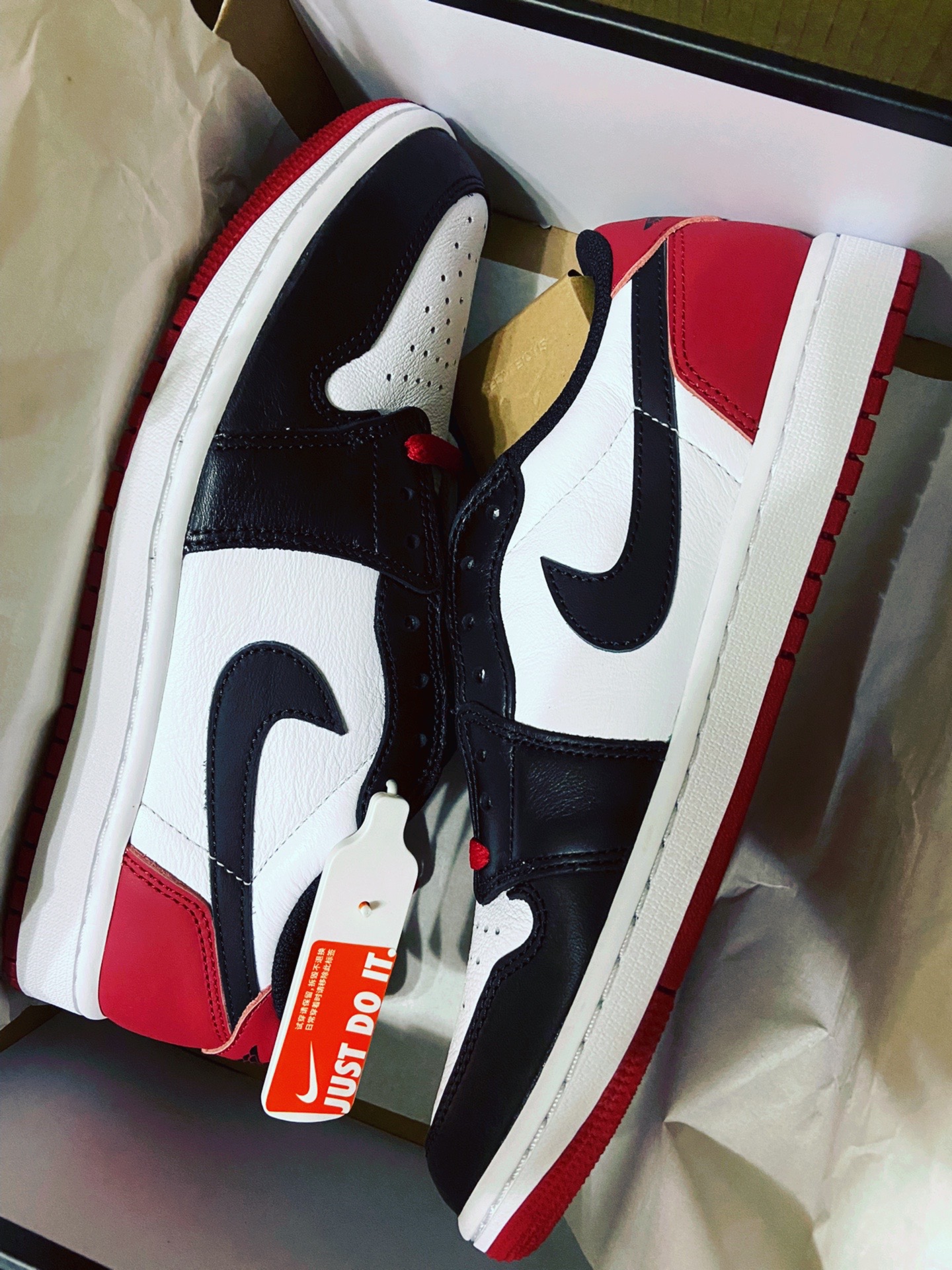 经典的aj1 low黑脚趾