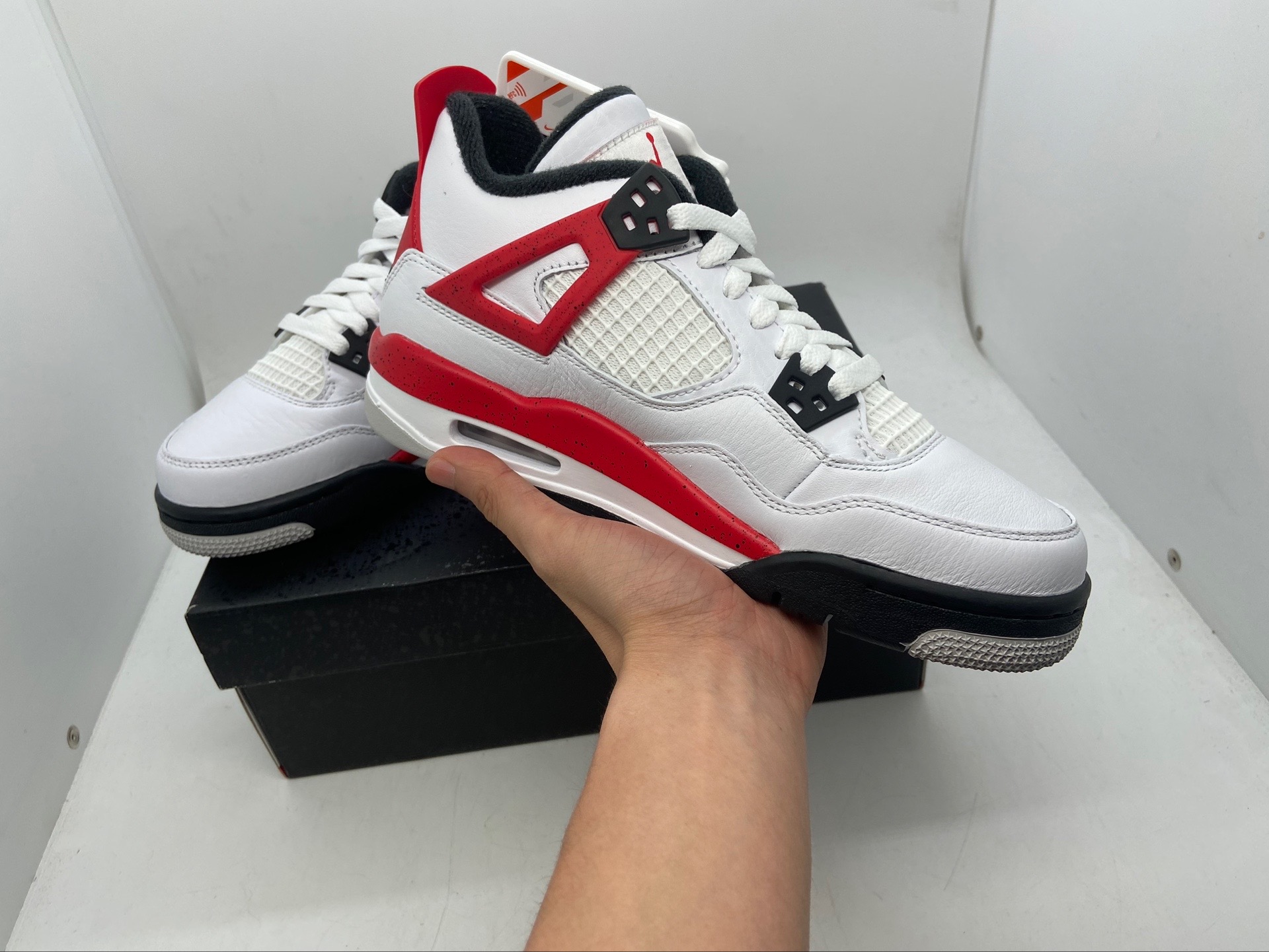 aj4白红