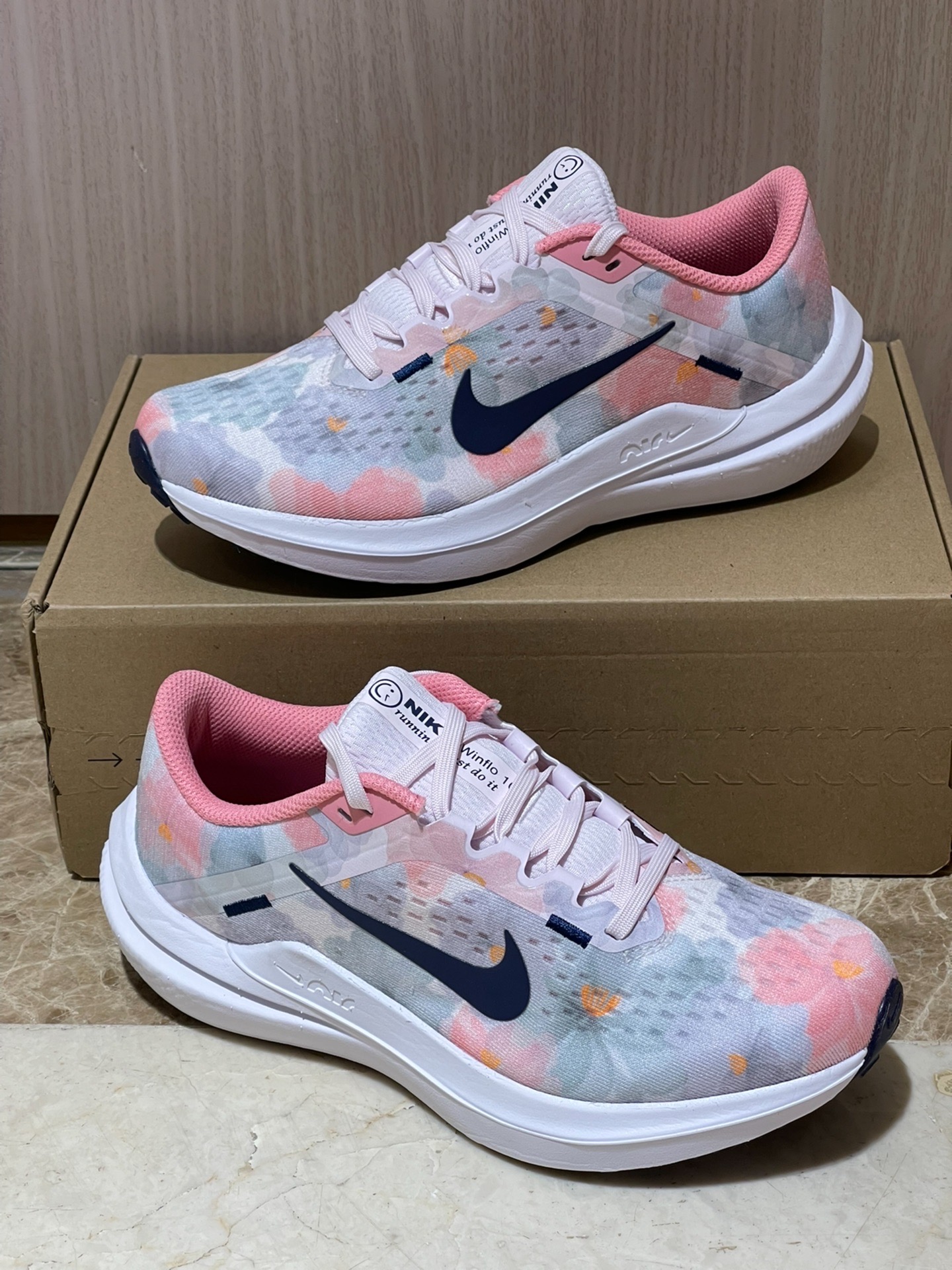 nike花卉气垫跑步鞋 舒服又好看