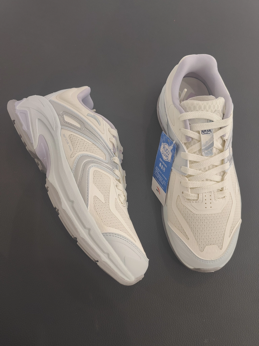 安踏女鞋千禧冰河