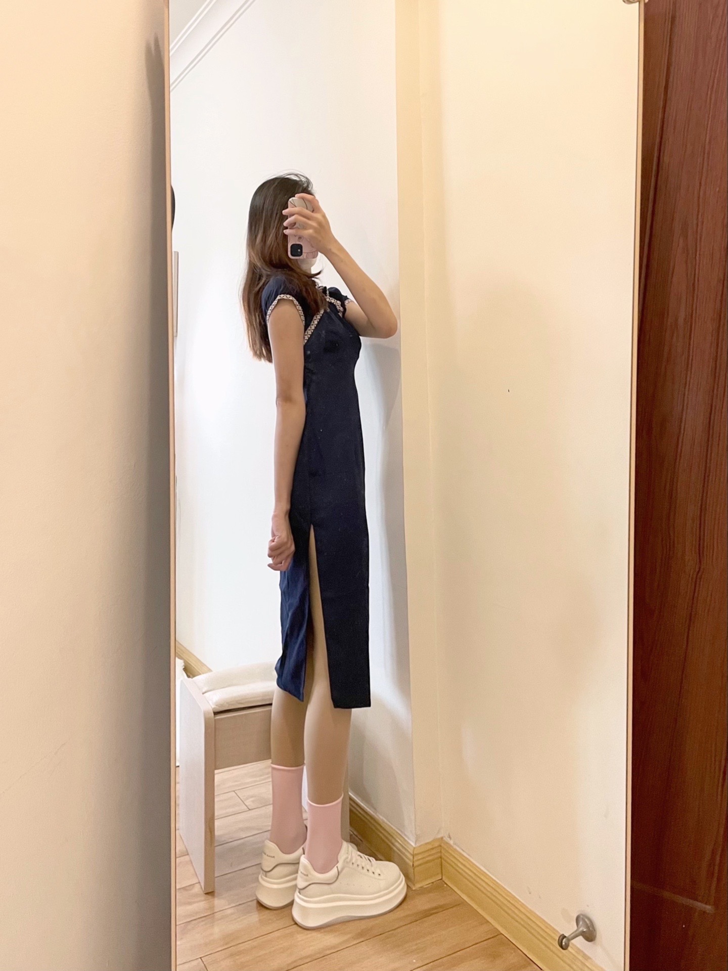 旗袍搭配小白鞋也好好看哈