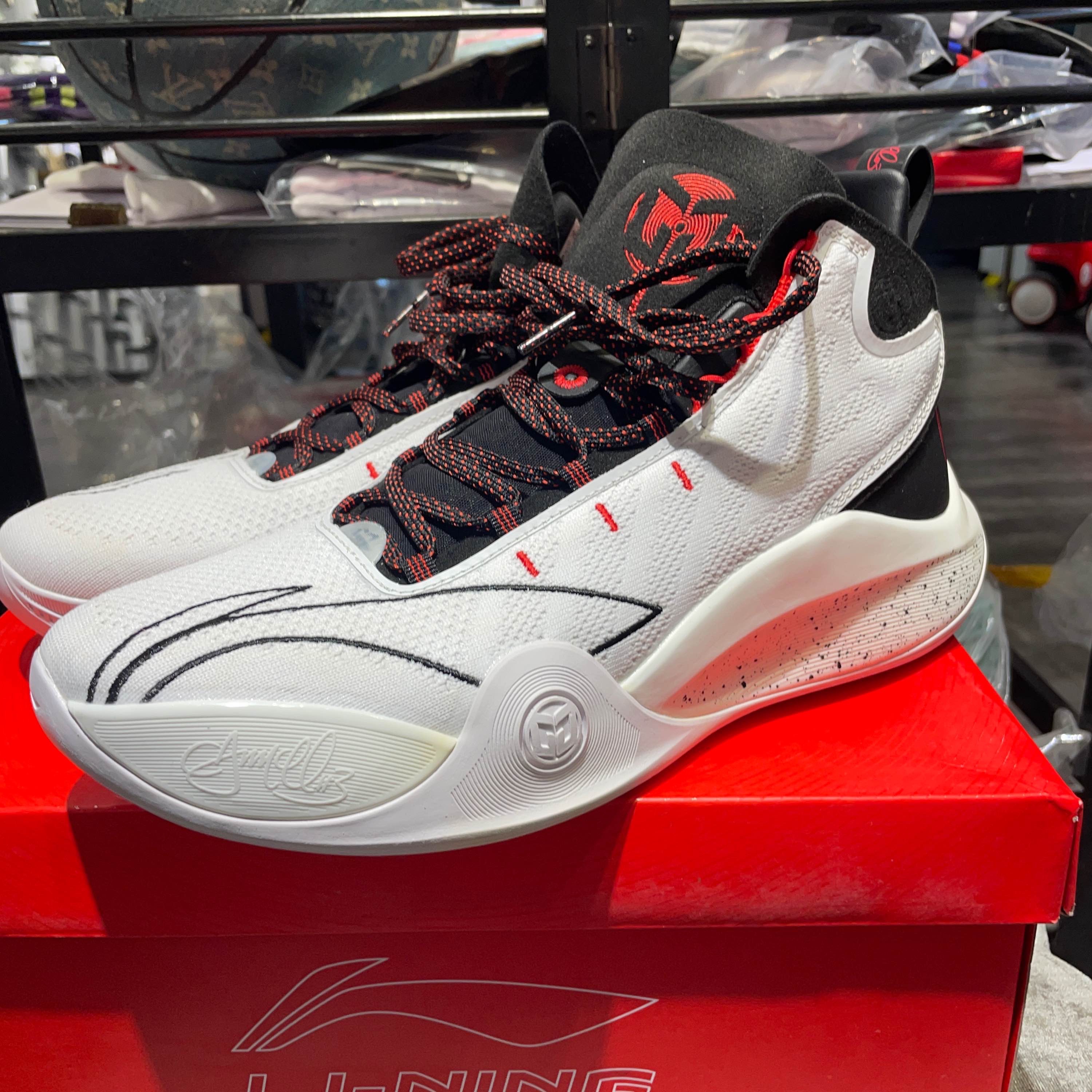 1 迈克勒姆一代 实战篮球鞋 黑白色
仅试穿10分钟