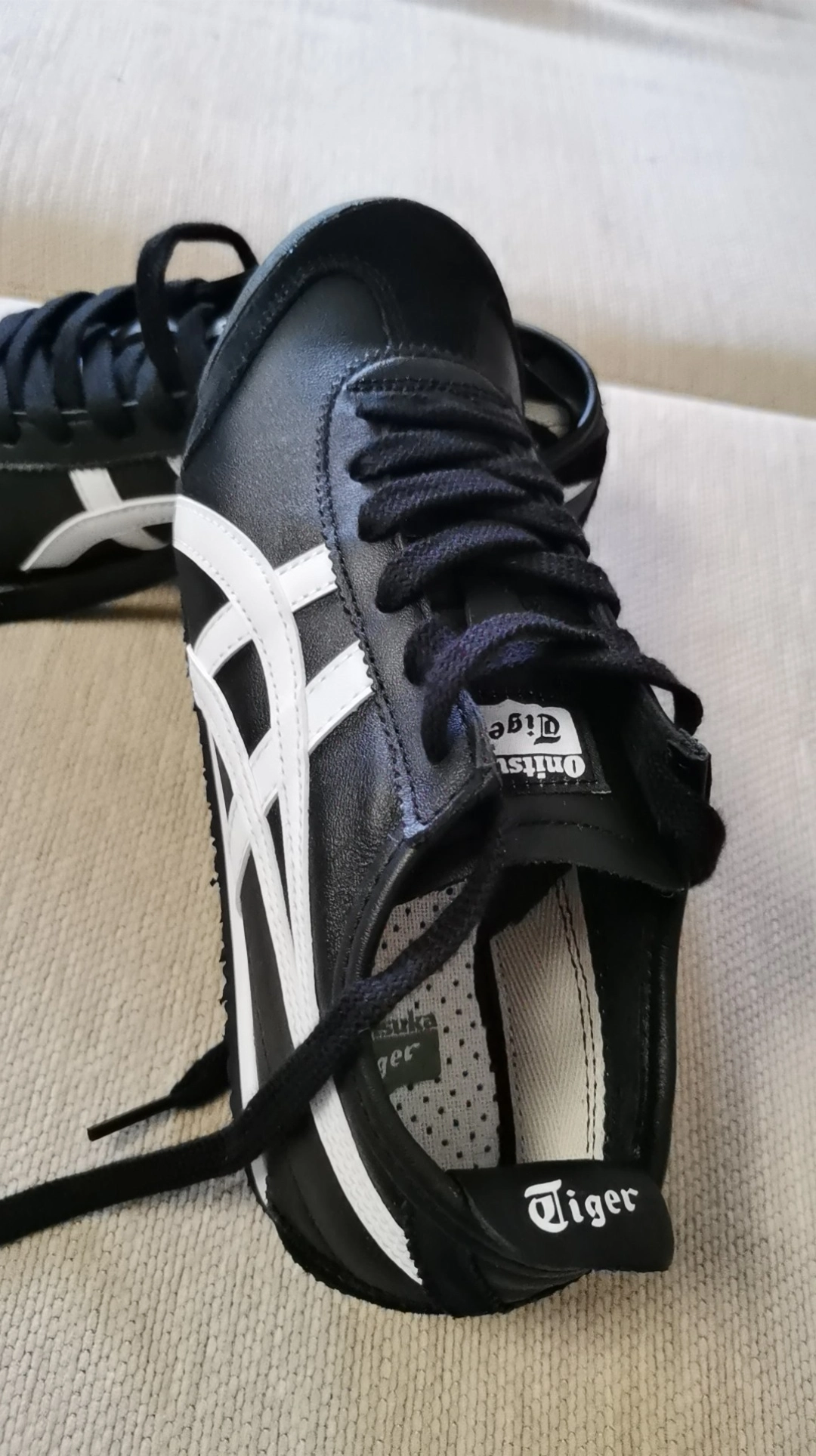 custom review-Onitsuka Tiger Mexico 66 'Black White'