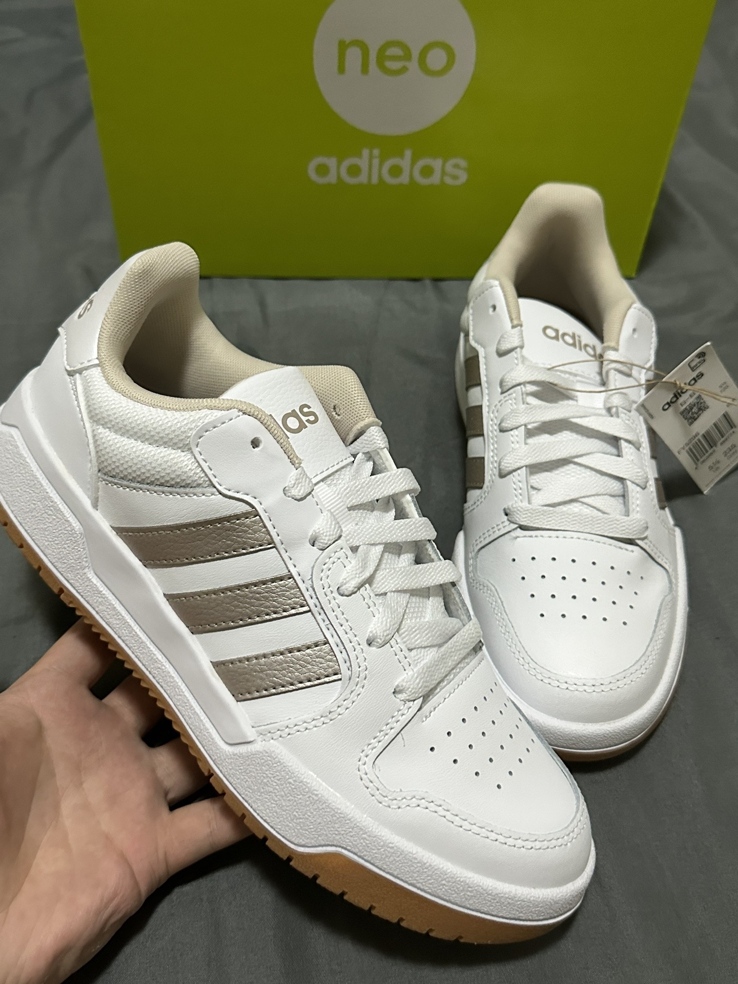 推荐!阿迪达斯女鞋 白金色,美到让人迷醉!