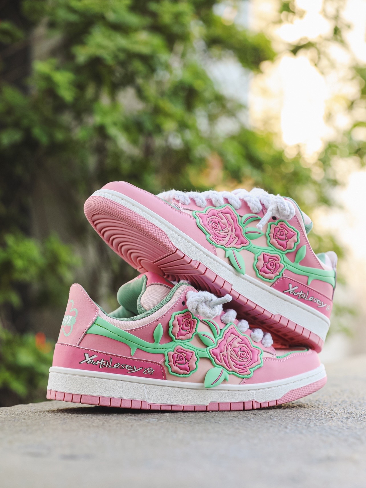 有种浪漫是玫瑰花给的,而有种温暖是鞋子给的