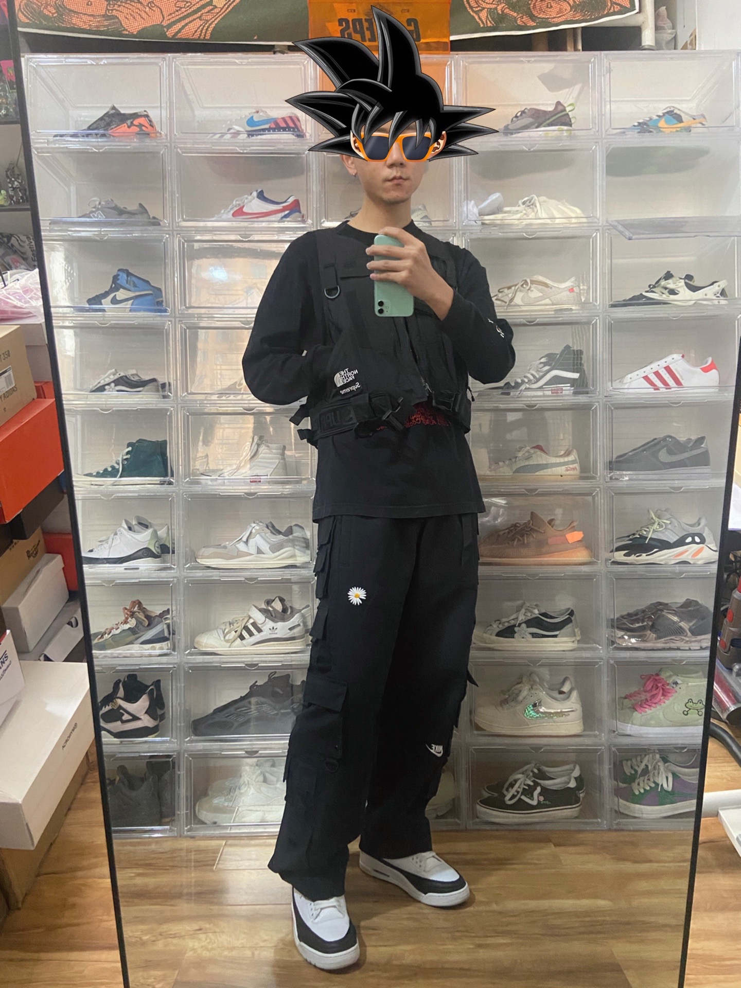 权志龙这条裤子绝对帅 但是唯一的建议是一定要买小一个码 两个码也行