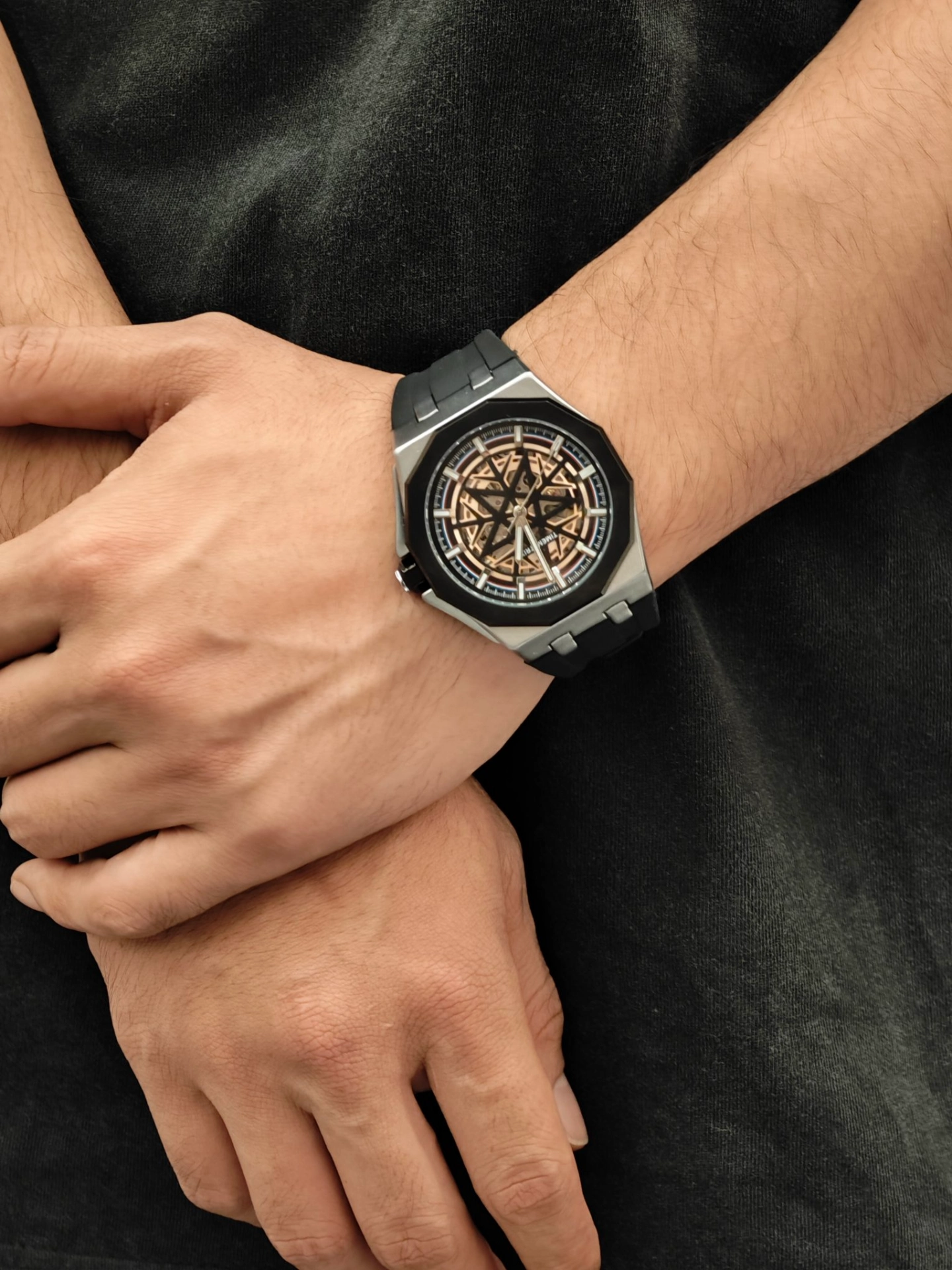 我选择在秋天把六芒星戴在手上